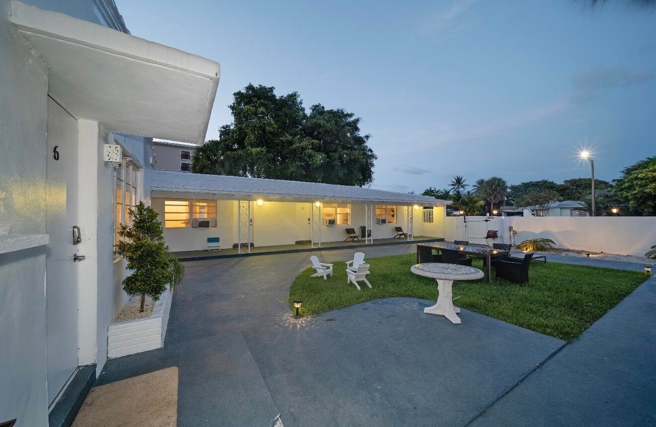 2307 N Ocean Boulevard 1, Fort Lauderdale, FL 33305 — photo 1 of 7