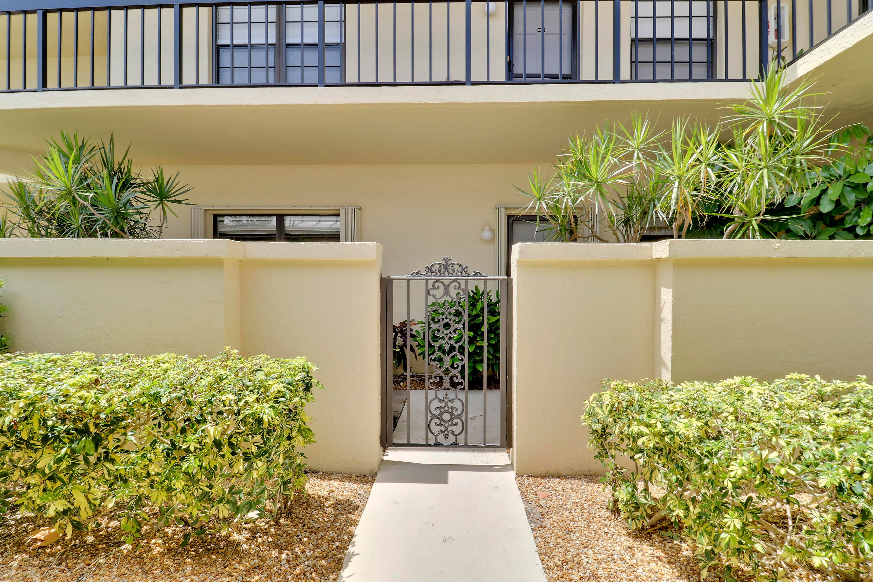 275 S Beach Road, Tequesta, FL 33469 — photo 26 of 31