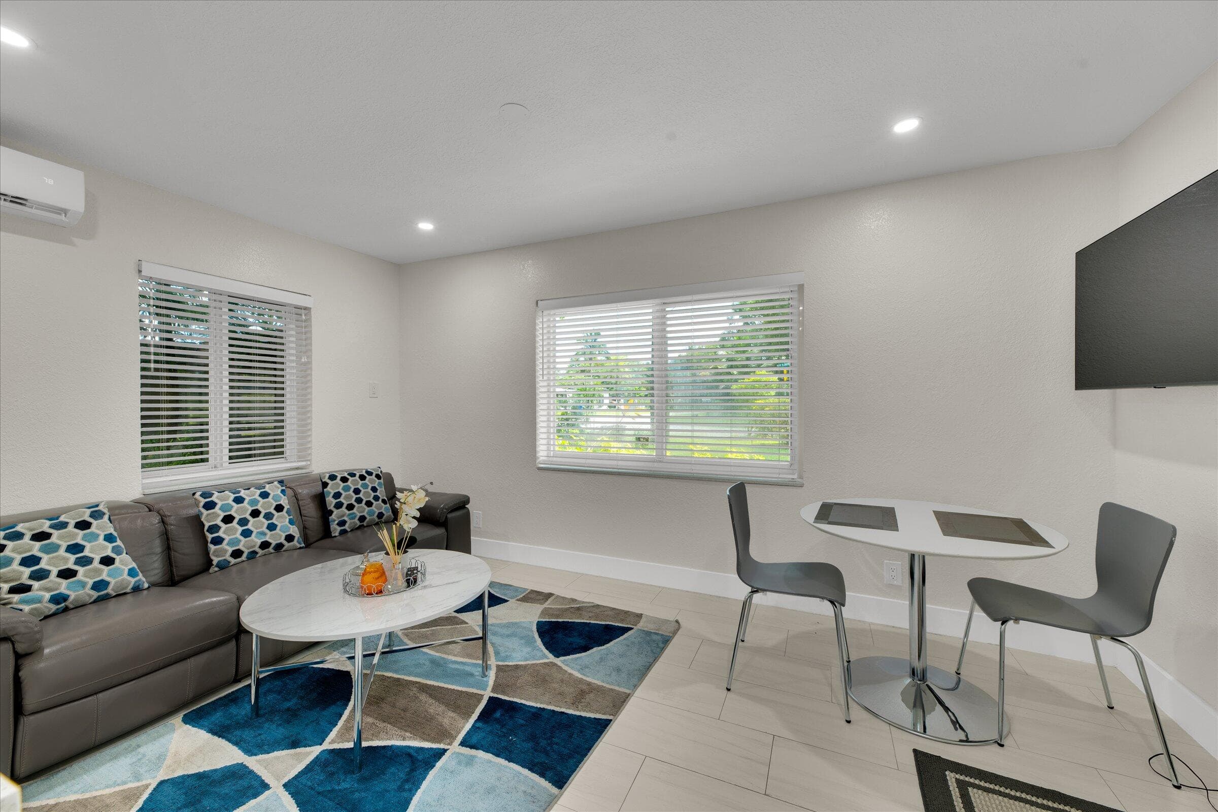2633 NE 3rd Avenue, Wilton Manors, FL 33334 — photo 4 of 19