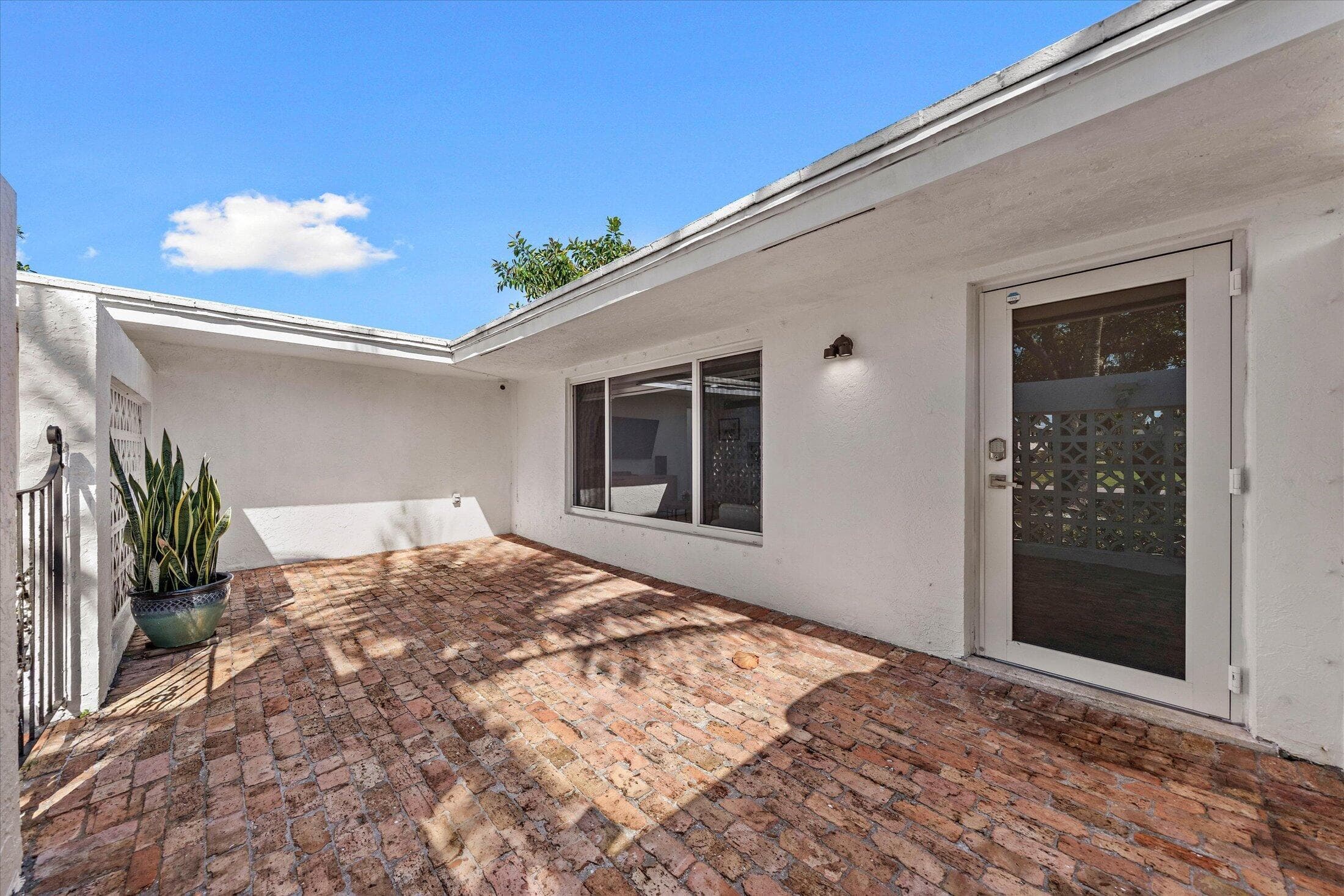 421 SW 18th Street, Pompano Beach, FL 33060 — photo 5 of 40