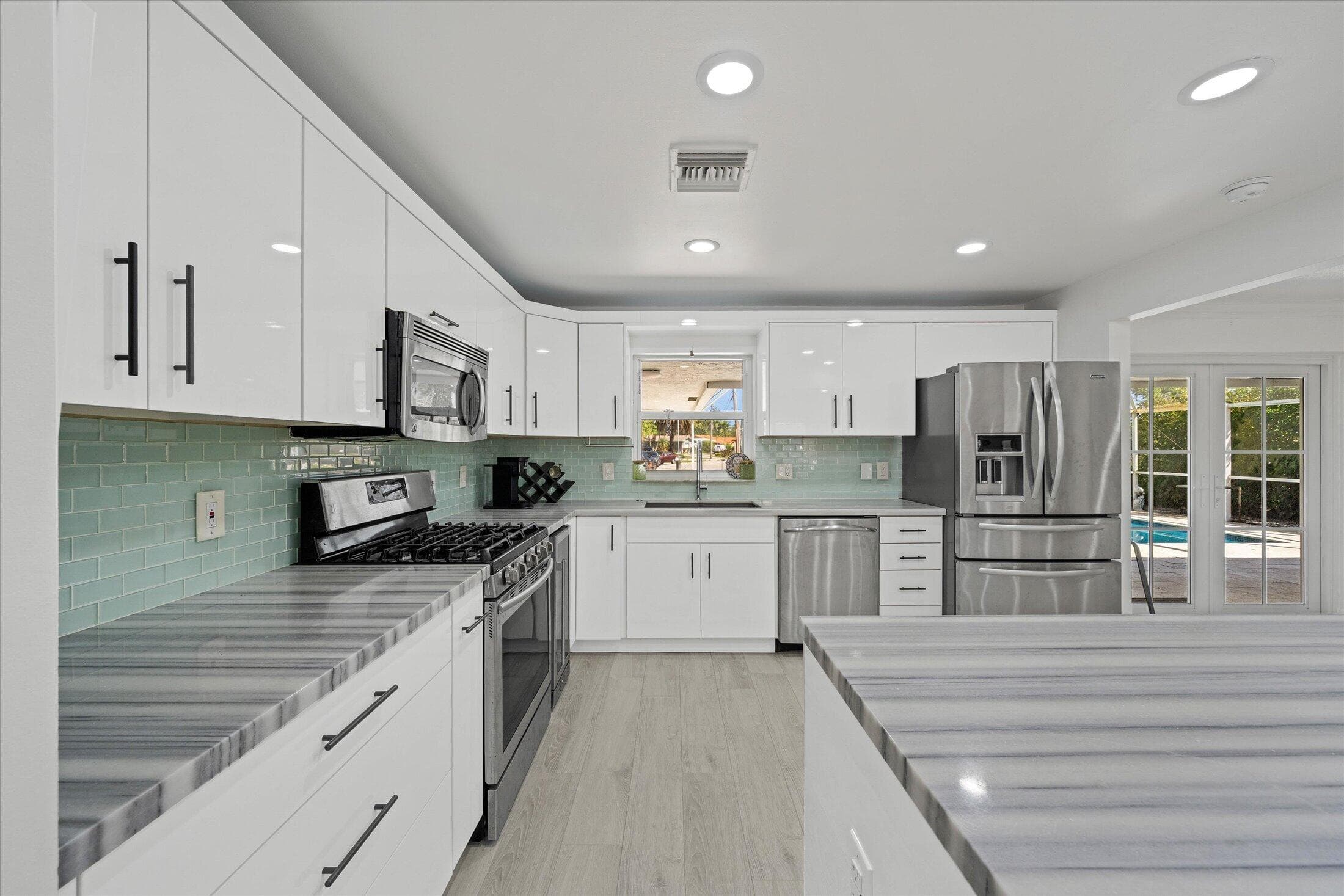 421 SW 18th Street, Pompano Beach, FL 33060 — photo 14 of 40