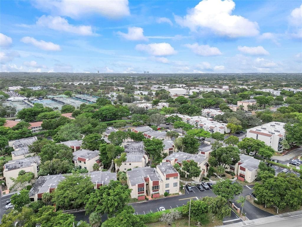 301 N Pine Island Road 107, Plantation, FL 33324 — photo 5 of 28