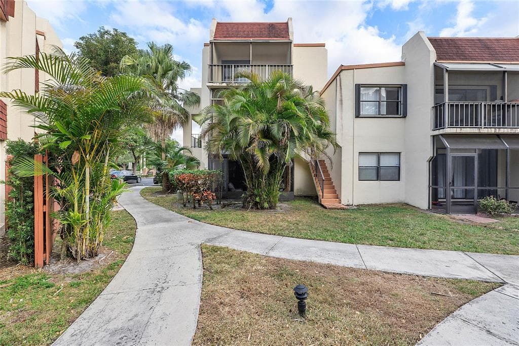 301 N Pine Island Road 107, Plantation, FL 33324 — photo 13 of 28