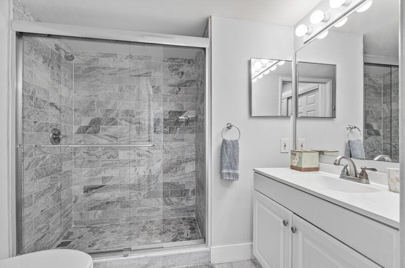 140 Yacht Club Way 107, Hypoluxo, FL 33462 — photo 13 of 34