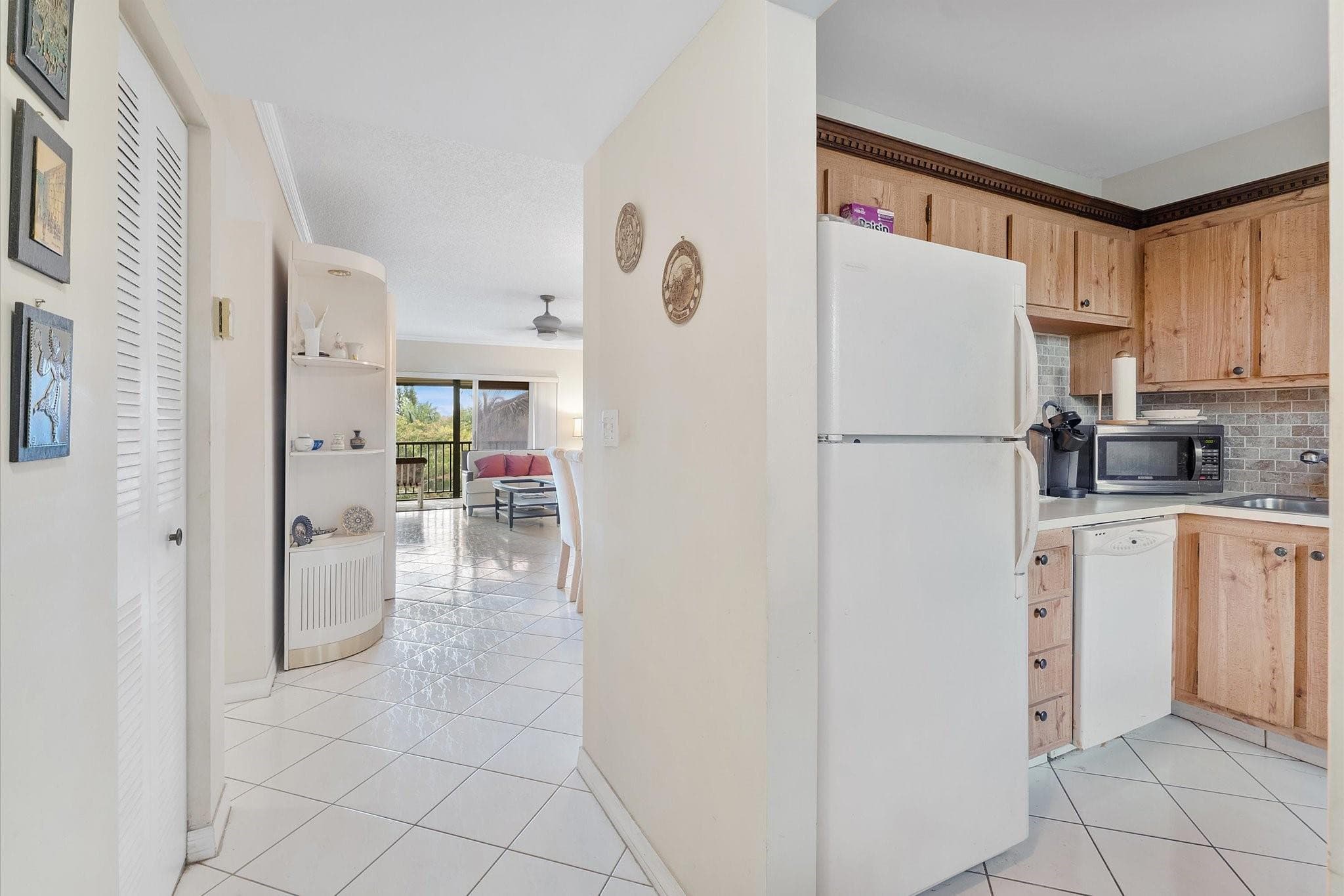 3900 NW 76th Avenue 307, Sunrise, FL 33351 — photo 2 of 27