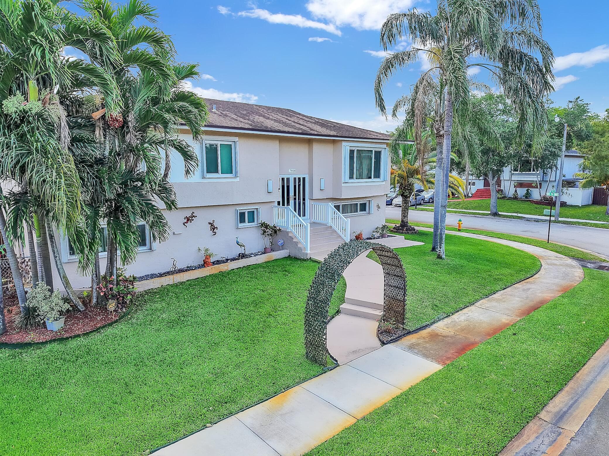 7908 NW 40th Street, Davie, FL 33024 — photo 4 of 15
