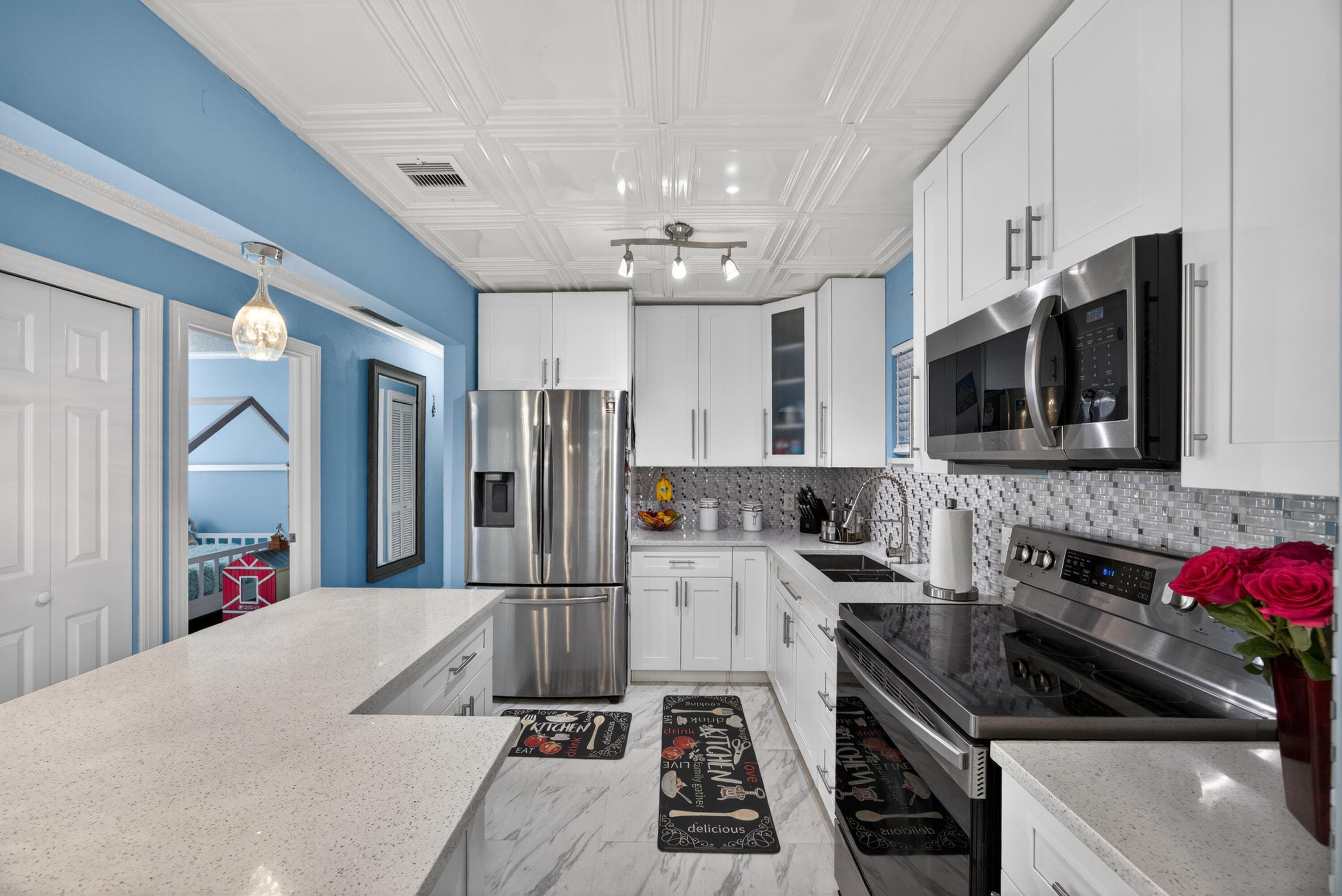 1020 Avon Road, West Palm Beach, FL 33401 — photo 5 of 22