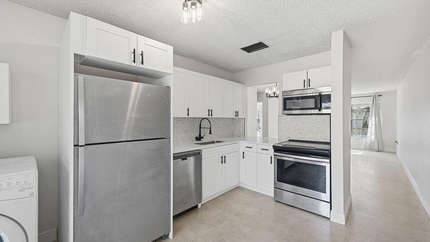 2260 Plum Court, Pembroke Pines, FL 33026 — photo 17 of 33