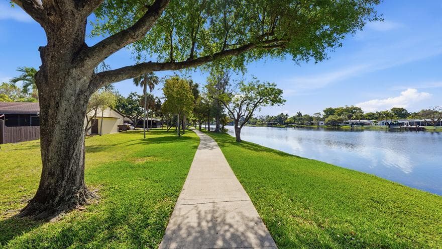 2260 Plum Court, Pembroke Pines, FL 33026 — photo 31 of 33