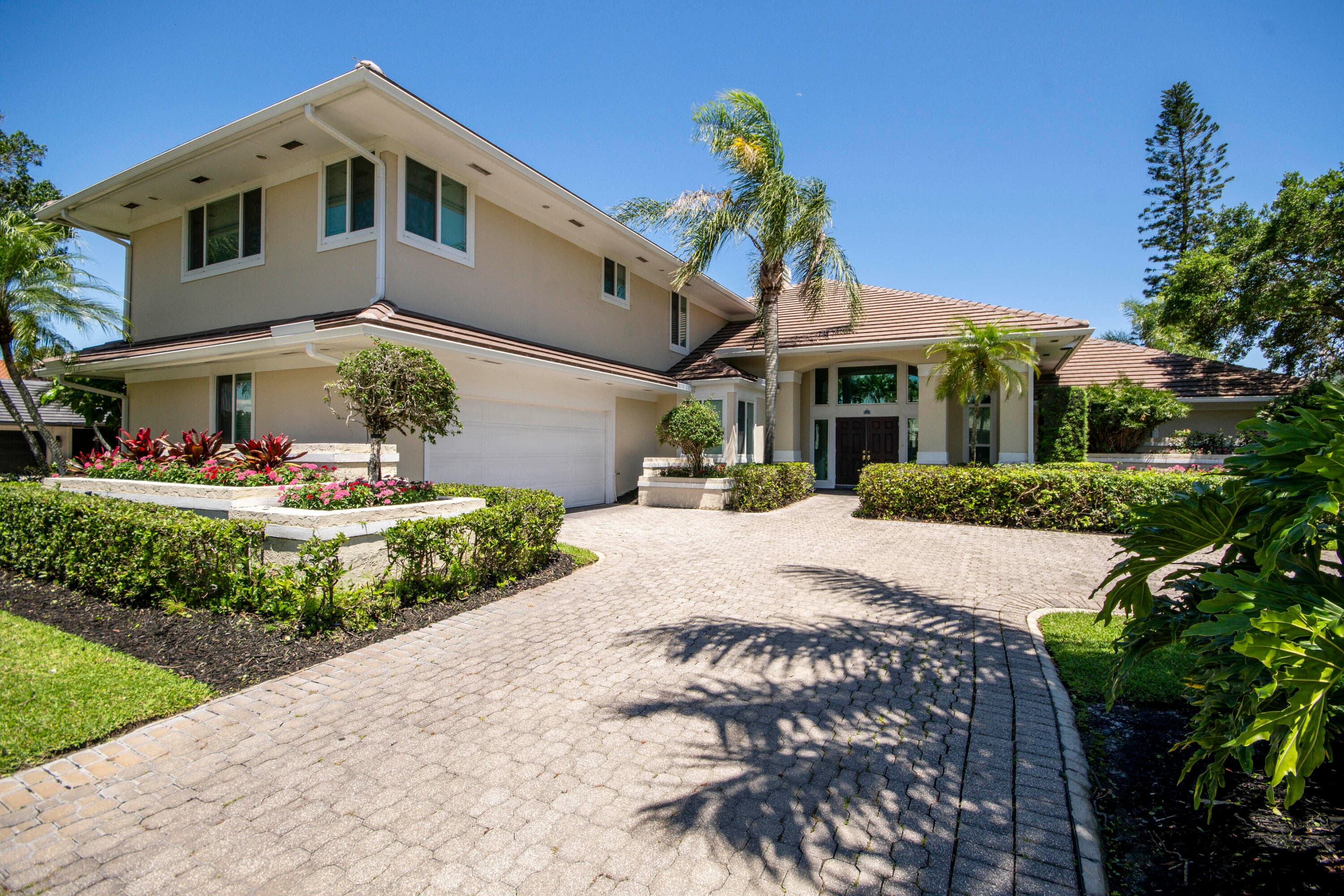 185 Thornton Drive, Palm Beach Gardens, FL 33418 — photo 6 of 54