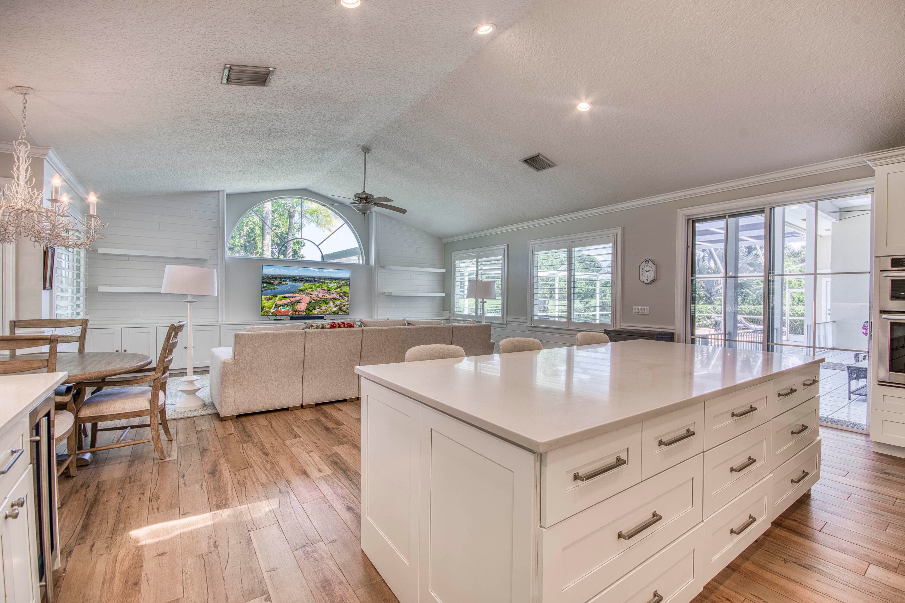 185 Thornton Drive, Palm Beach Gardens, FL 33418 — photo 16 of 54