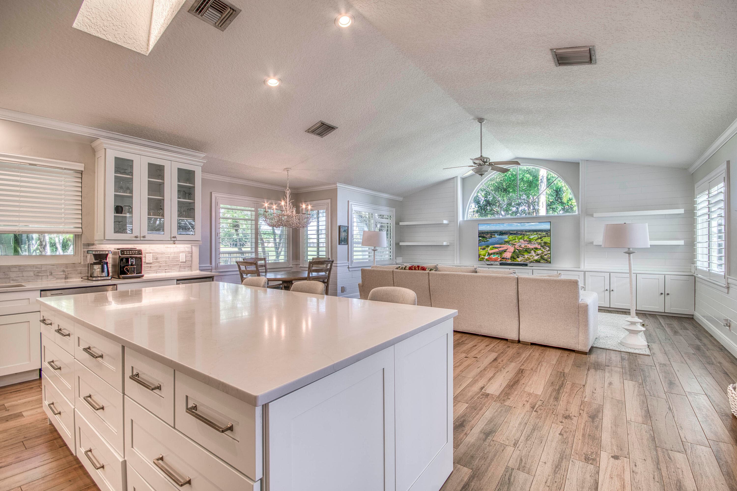 185 Thornton Drive, Palm Beach Gardens, FL 33418 — photo 15 of 54