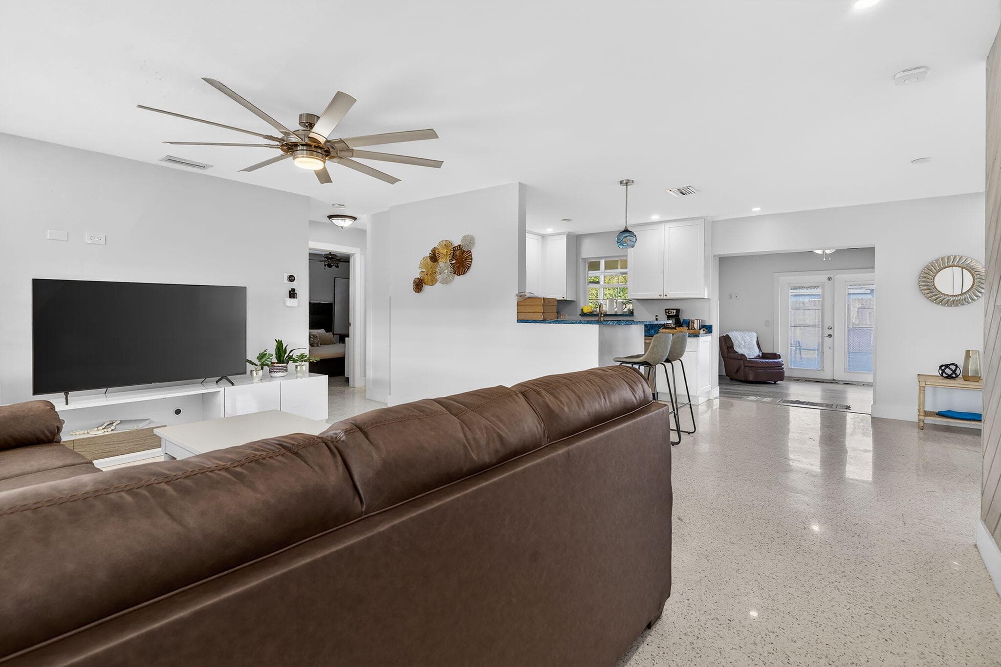 1123 SE 2nd Avenue, Deerfield Beach, FL 33441 — photo 3 of 44