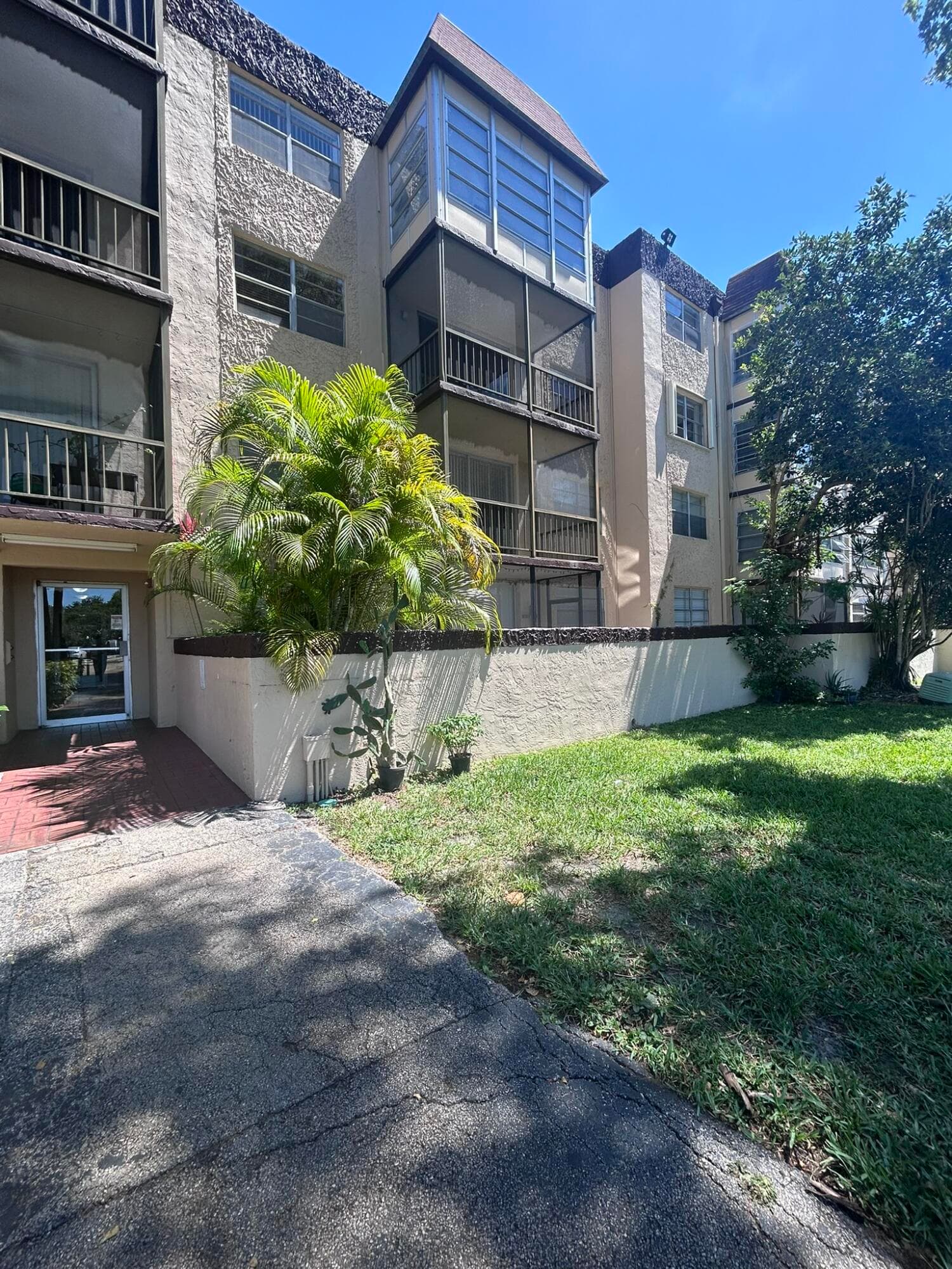 7300 NW 17th Street 121, Plantation, FL 33313 — photo 1 of 25
