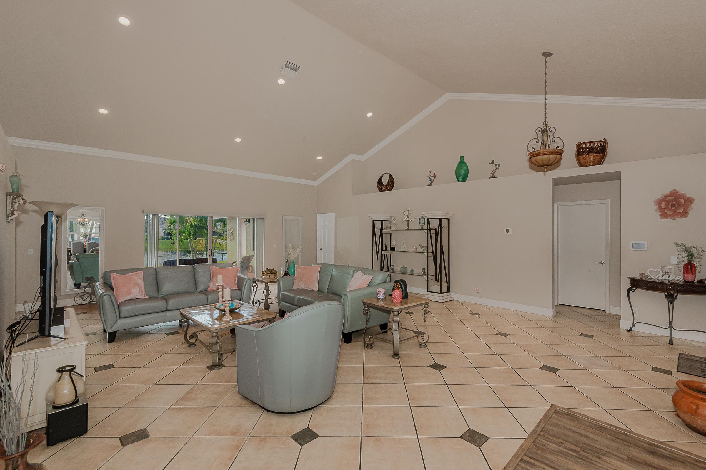 1091 NW 162nd Avenue, Pembroke Pines, FL 33028 — photo 4 of 39