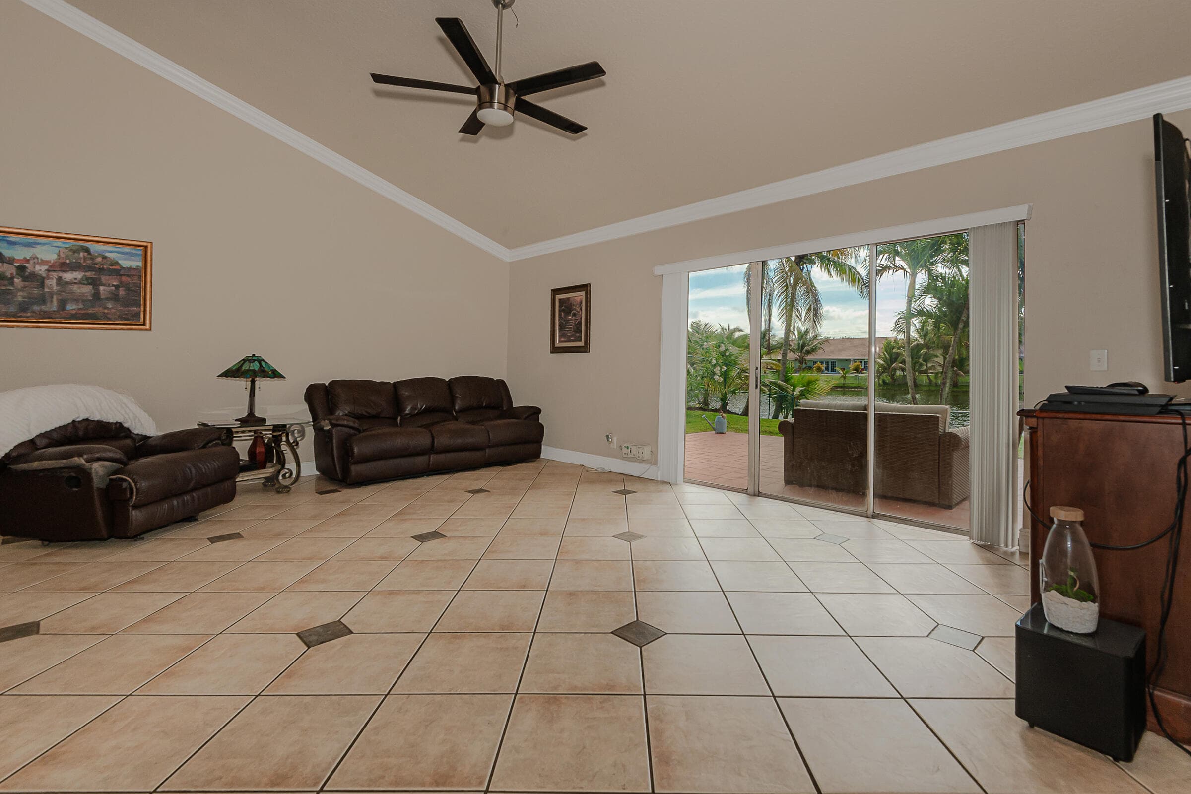 1091 NW 162nd Avenue, Pembroke Pines, FL 33028 — photo 7 of 39