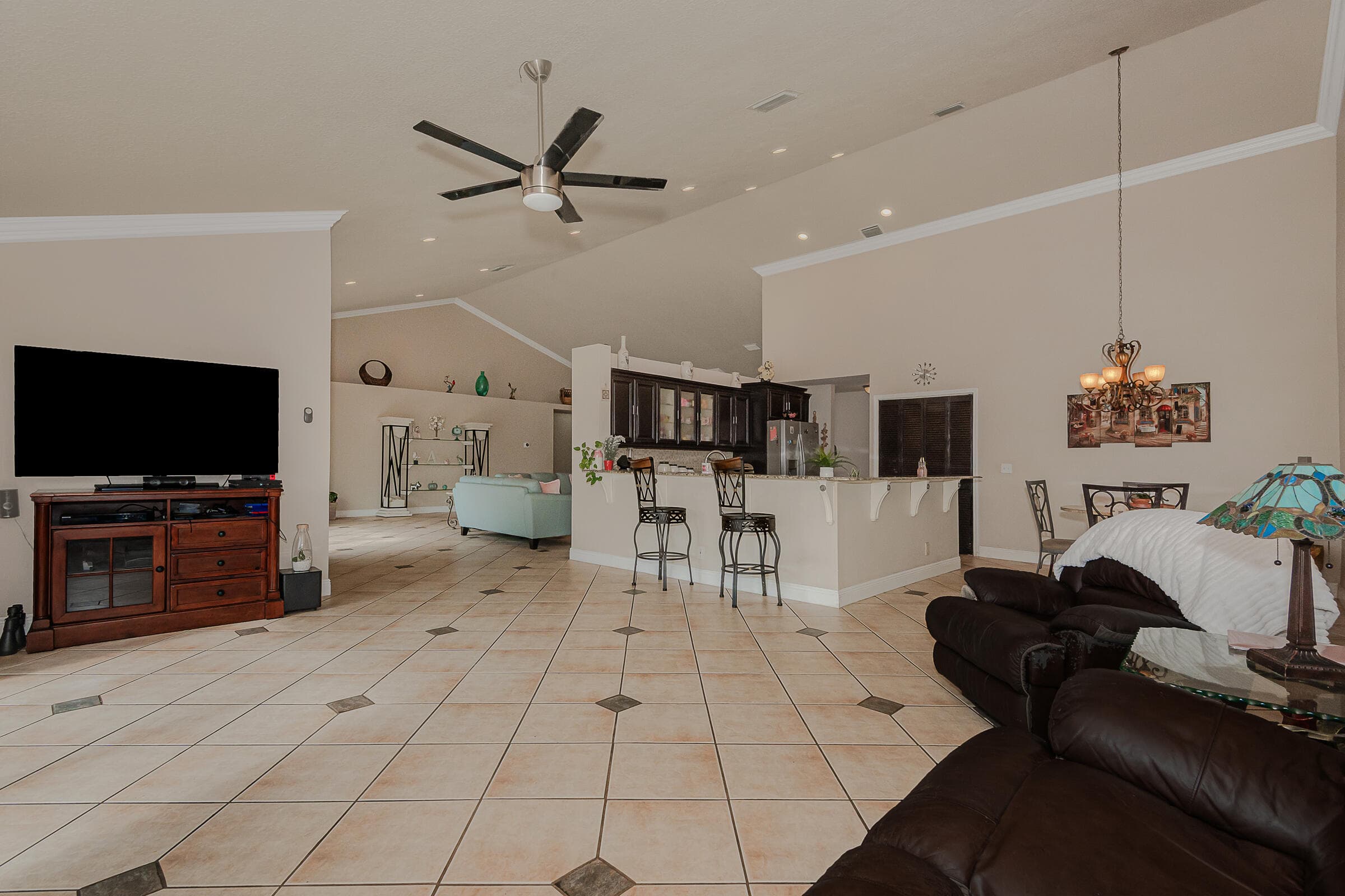 1091 NW 162nd Avenue, Pembroke Pines, FL 33028 — photo 9 of 39