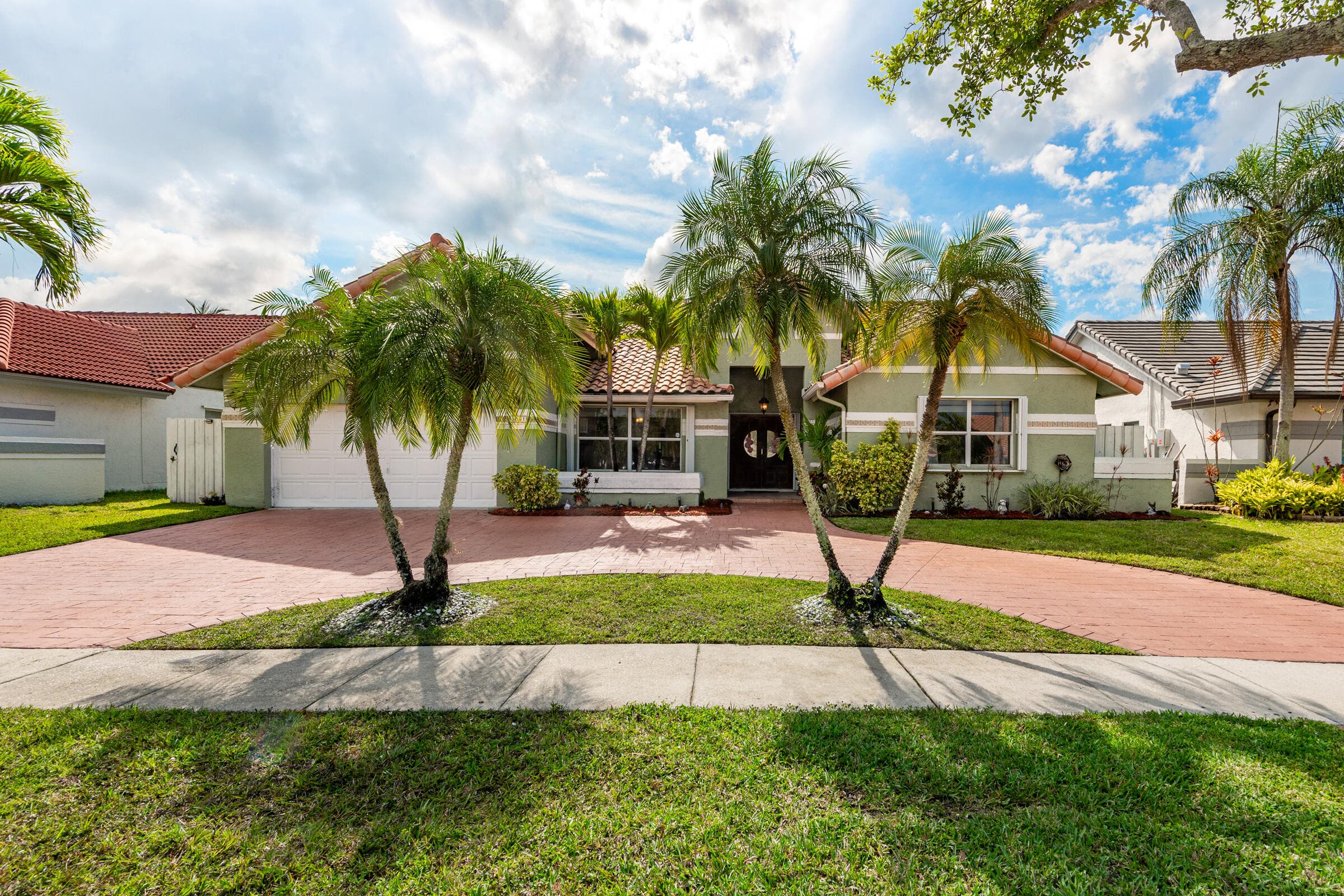 1091 NW 162nd Avenue, Pembroke Pines, FL 33028 — photo 1 of 39