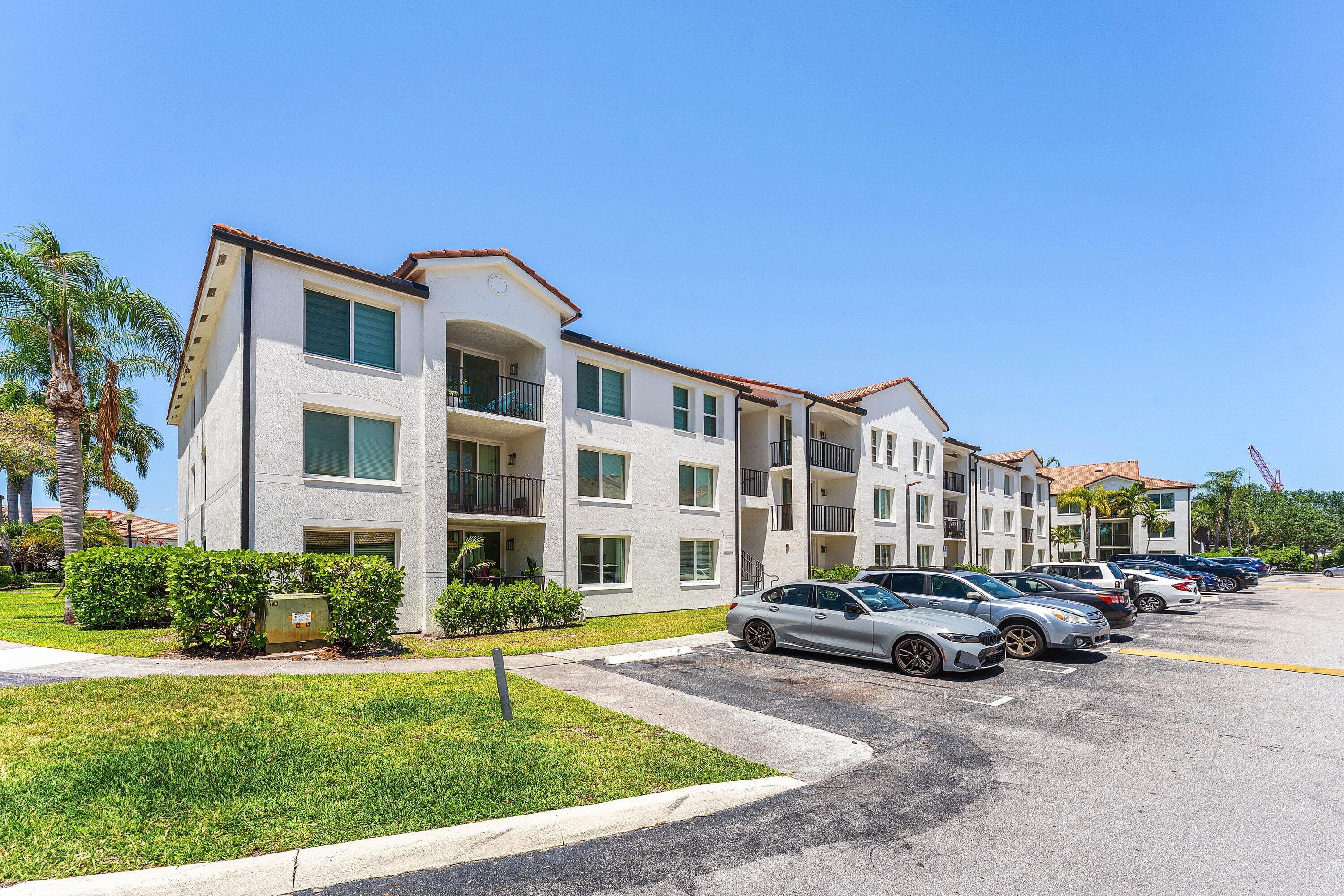 118 Villa Circle 118, Boynton Beach, FL 33435 — photo 1 of 29