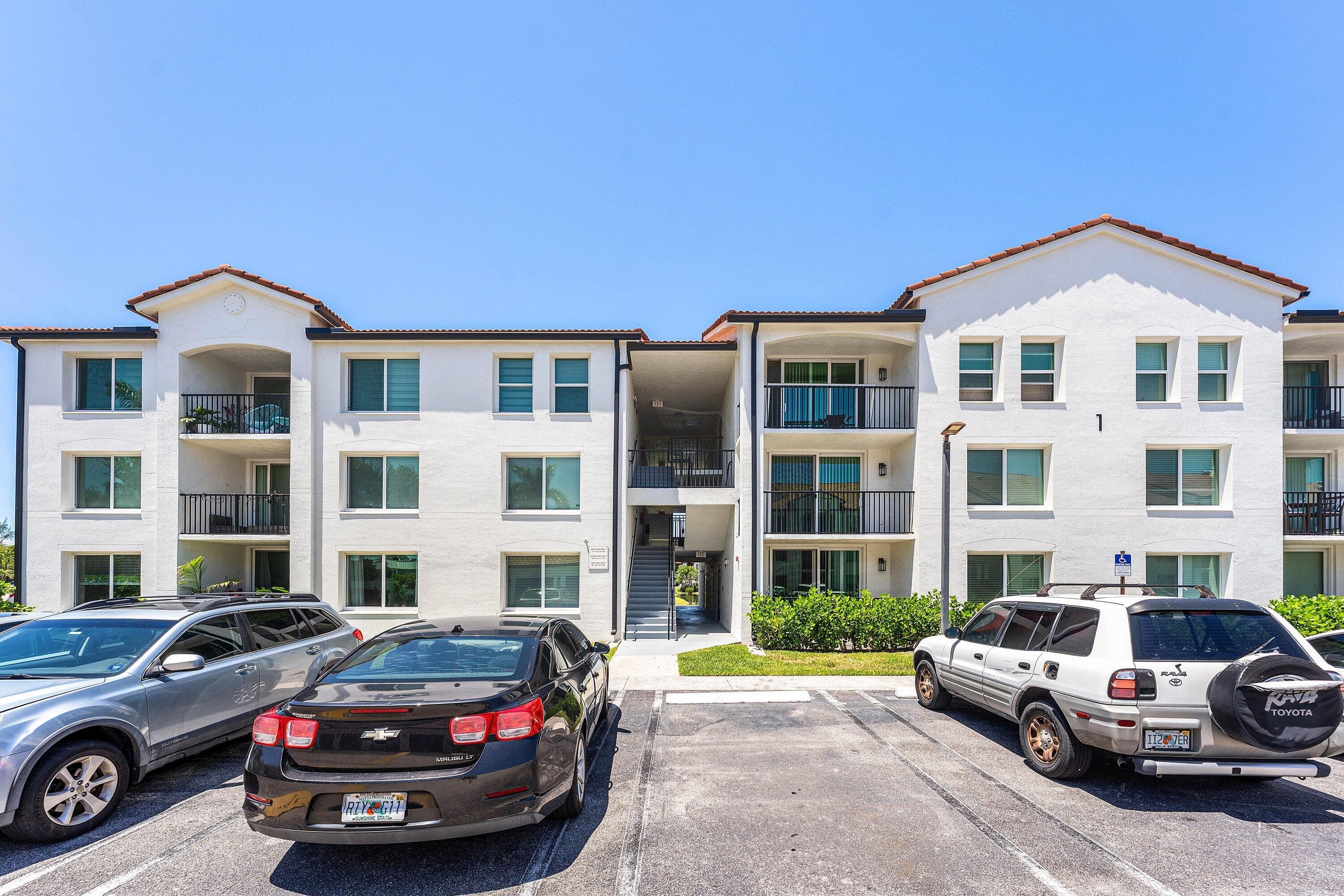 118 Villa Circle 118, Boynton Beach, FL 33435 — photo 2 of 29