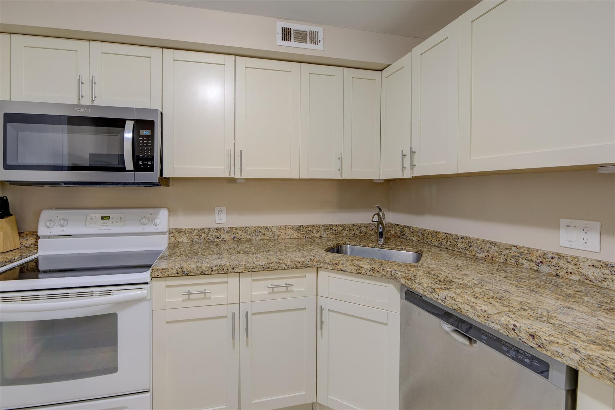 305 N Pompano Beach Boulevard 1403, Pompano Beach, FL 33062 — photo 5 of 56