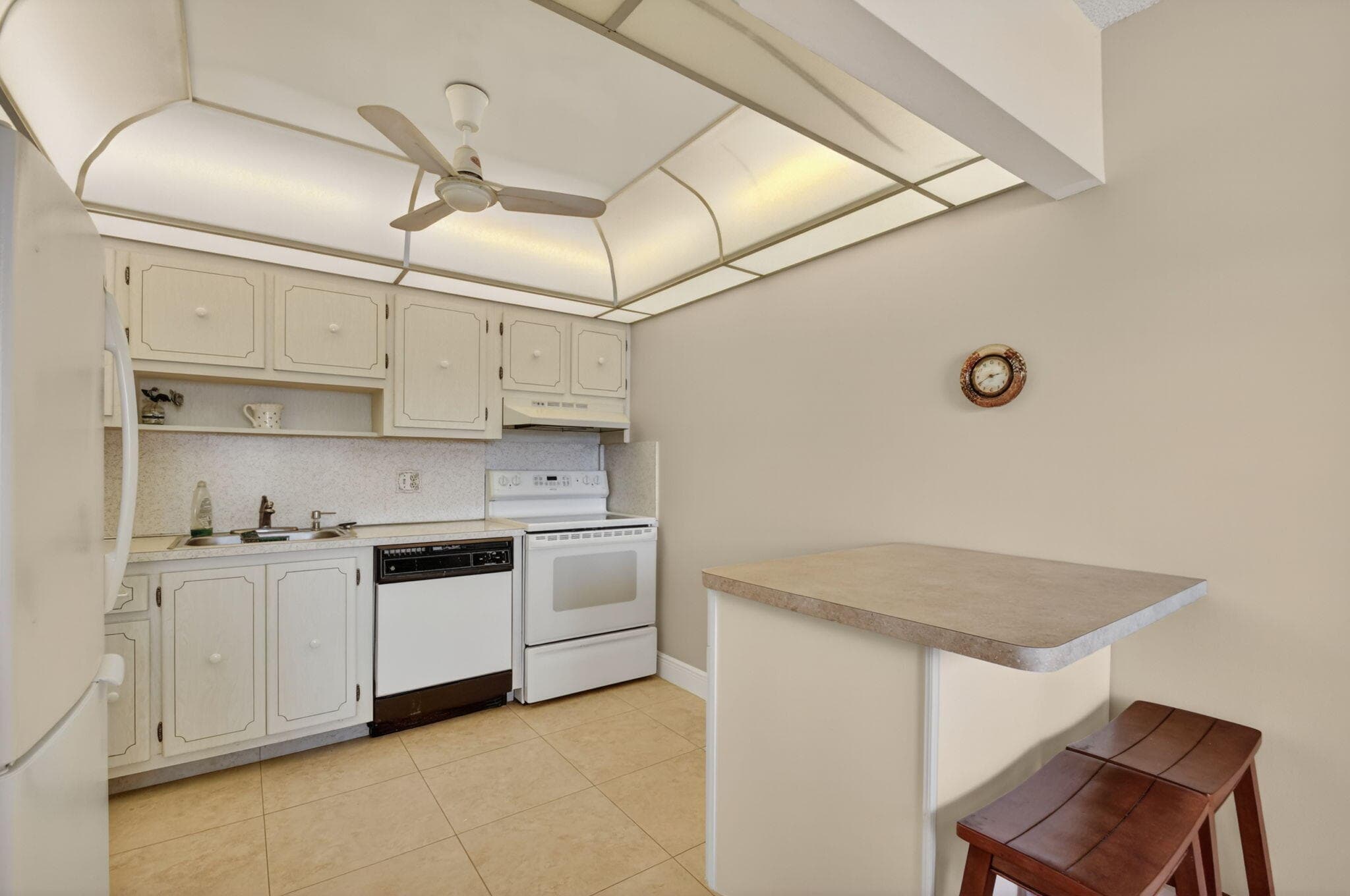 202 Wellington D, West Palm Beach, FL 33417 — photo 8 of 38