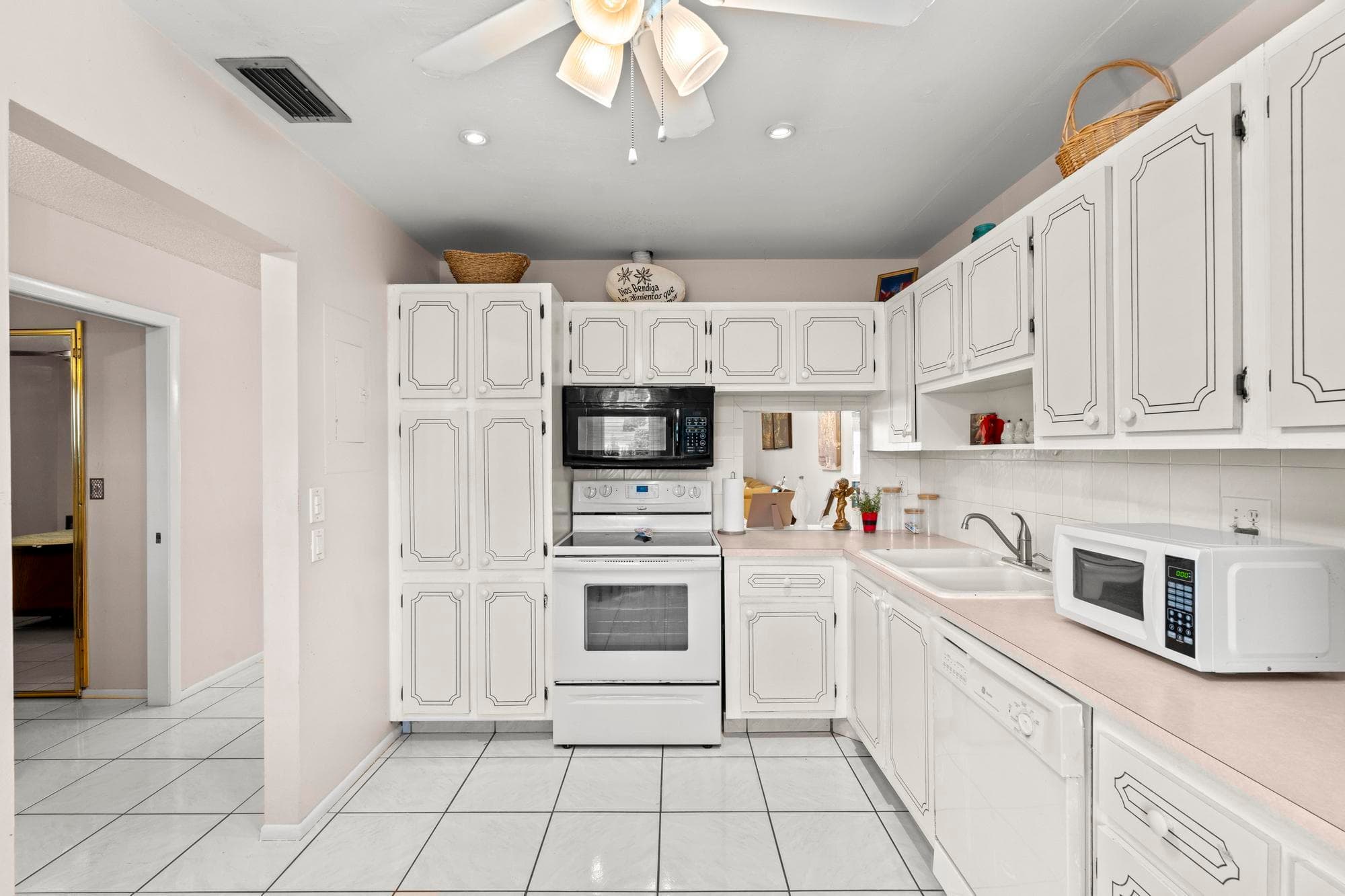5775 W Fernley Dr Drive W 134, West Palm Beach, FL 33415 — photo 8 of 33