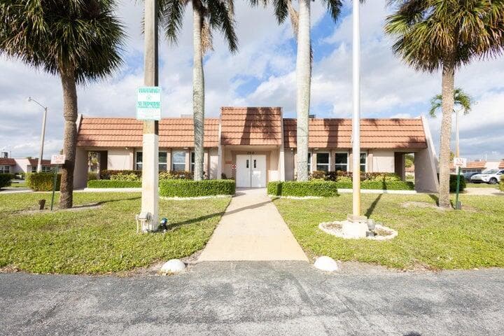 5775 W Fernley Dr Drive W 134, West Palm Beach, FL 33415 — photo 28 of 33