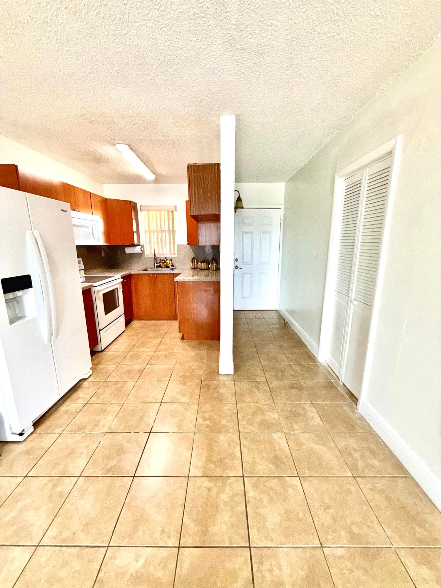 4050 NW 135th Street 22-1, Opa-Locka, FL 33054 — photo 5 of 13