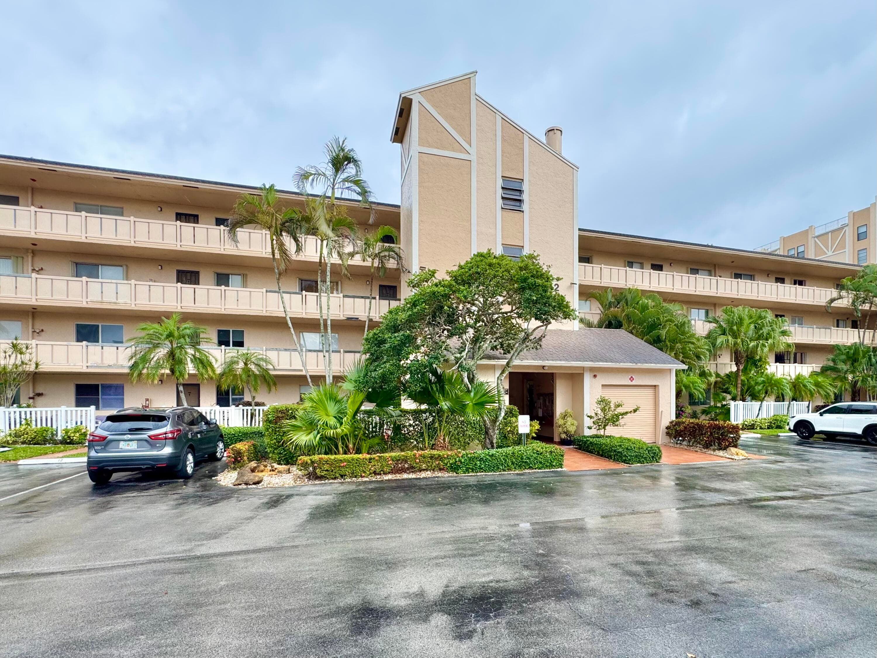 7006 Huntington Lane 306, Delray Beach, FL 33446 — photo 1 of 33