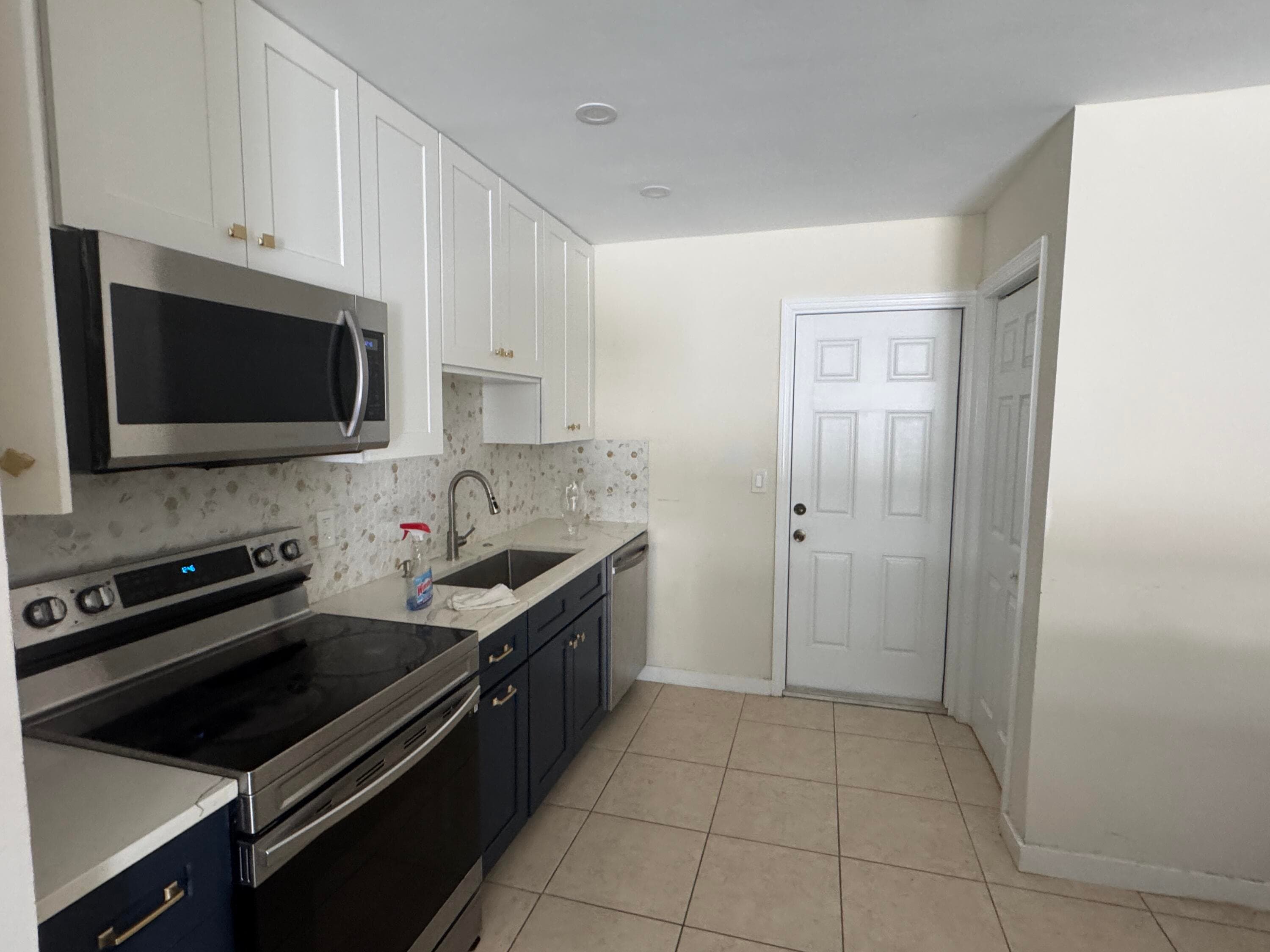 1869 Windsor Drive 1869, North Palm Beach, FL 33408 — photo 5 of 9