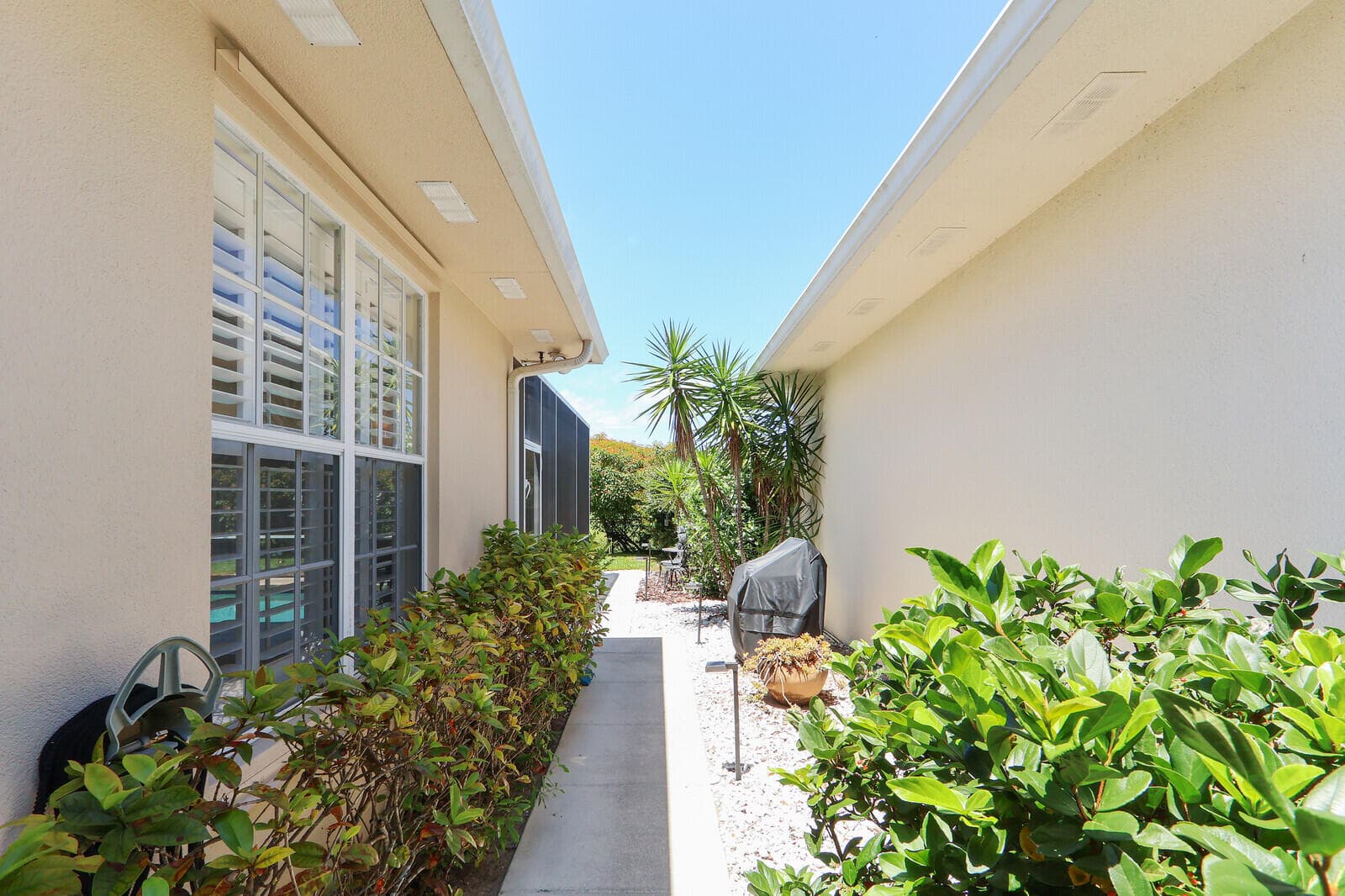 1071 Bedford Avenue, Palm Beach Gardens, FL 33403 — photo 5 of 39