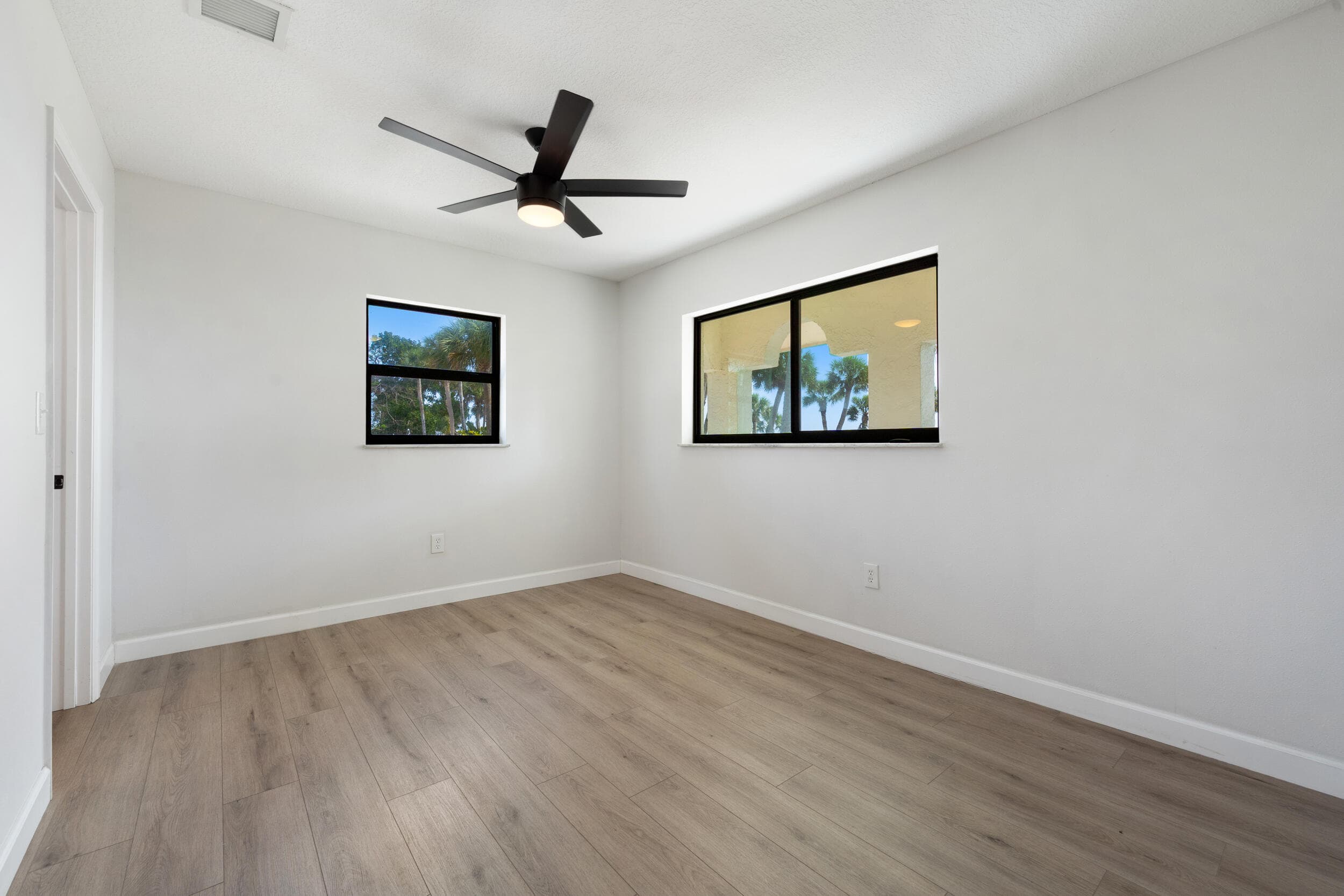 4003 S Indian River Drive, Fort Pierce, FL 34982 — photo 11 of 35