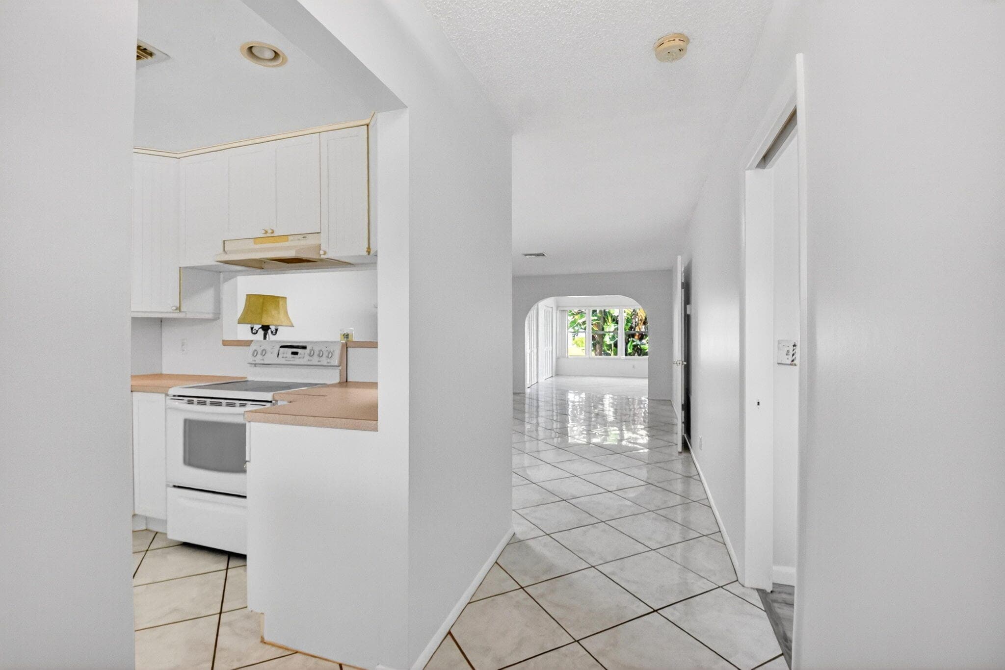 2886 E Fernley Dr Drive E 9, West Palm Beach, FL 33415 — photo 5 of 42