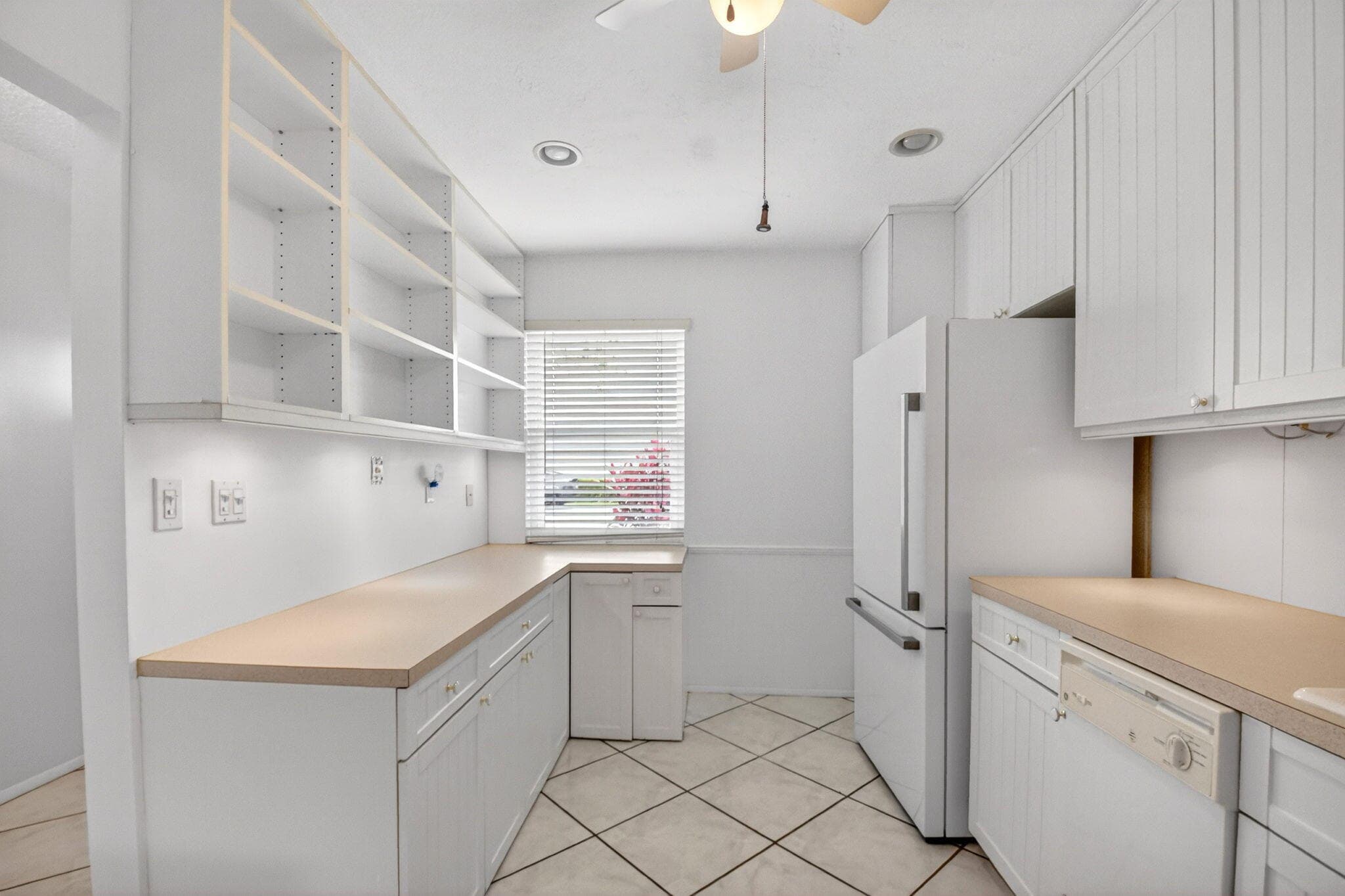 2886 E Fernley Dr Drive E 9, West Palm Beach, FL 33415 — photo 11 of 42