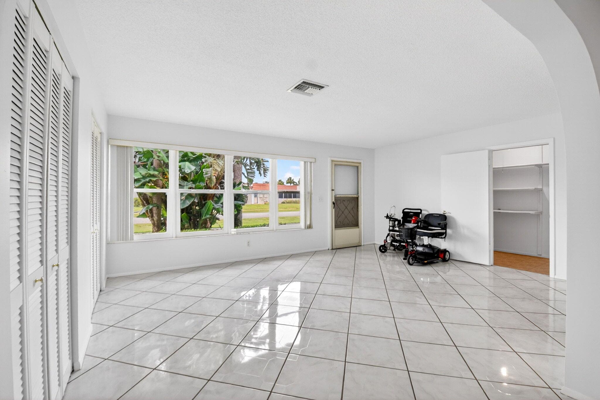 2886 E Fernley Dr Drive E 9, West Palm Beach, FL 33415 — photo 14 of 42