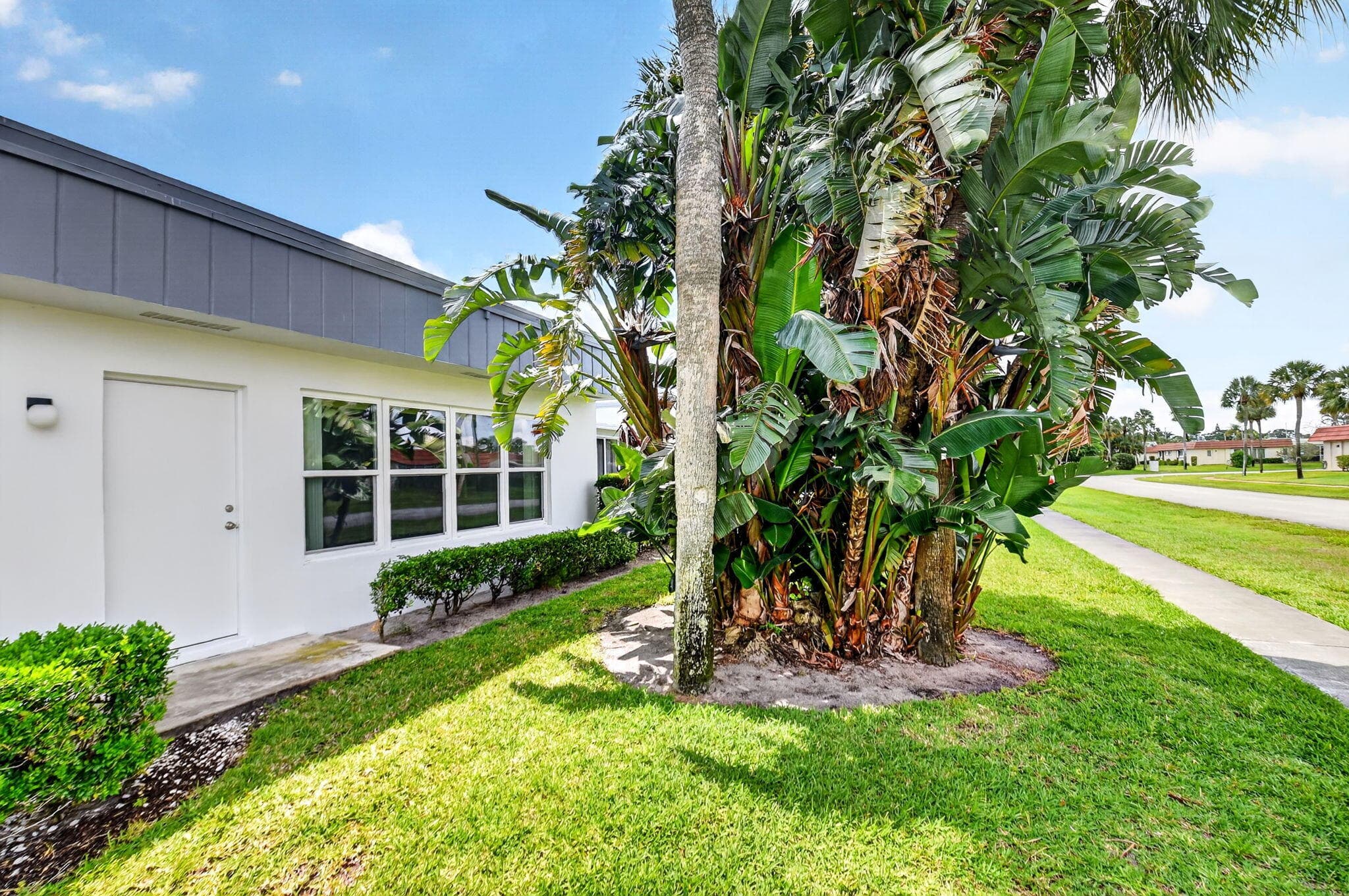 2886 E Fernley Dr Drive E 9, West Palm Beach, FL 33415 — photo 29 of 42