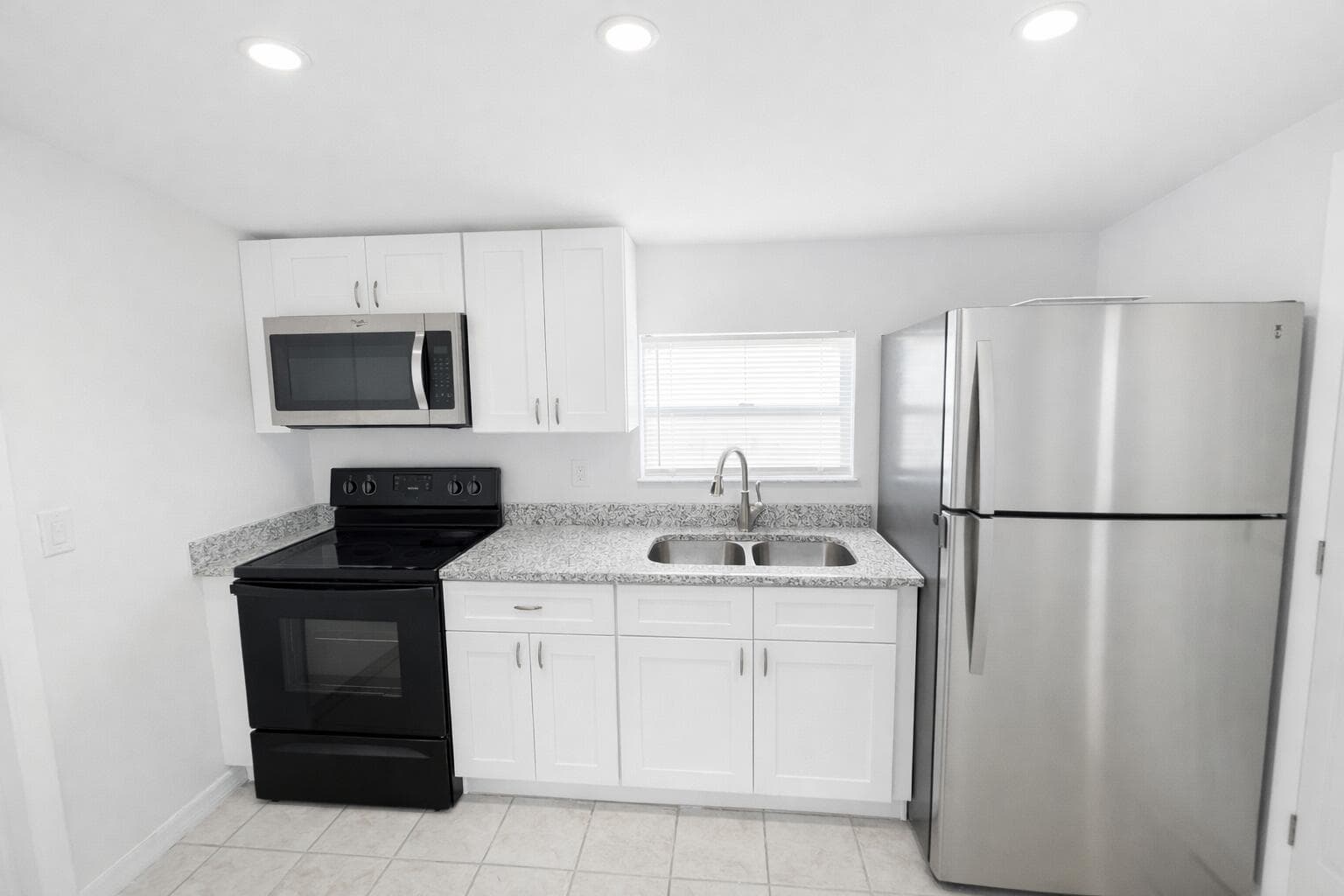 5010 Killarney Avenue A, Fort Pierce, FL 34951 — photo 4 of 9