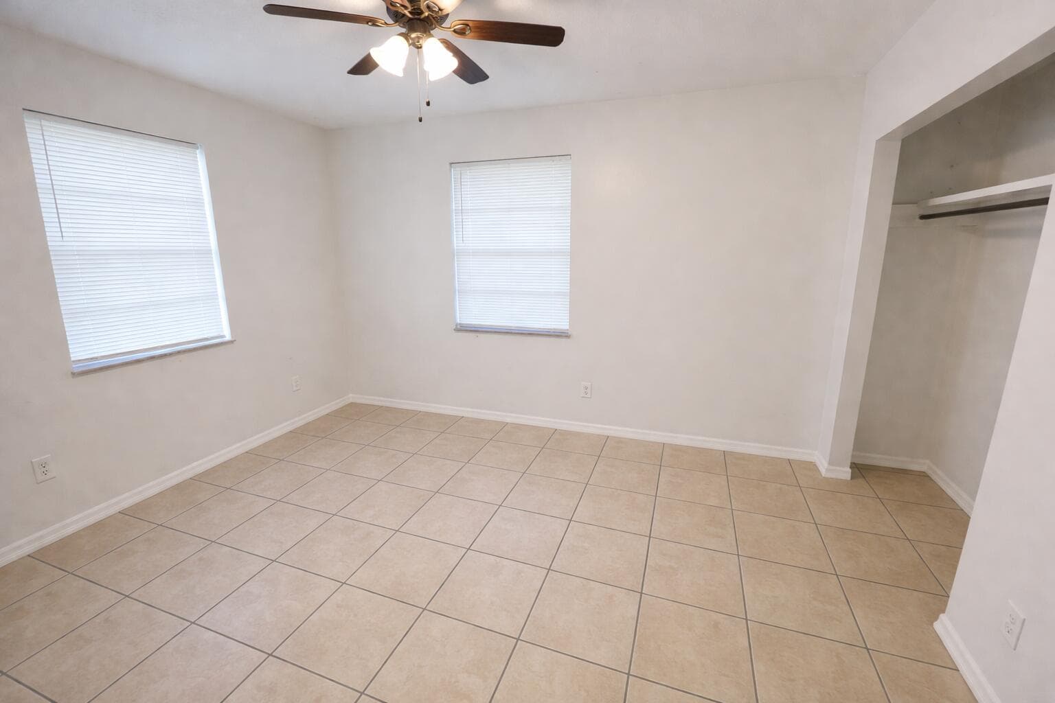 5010 Killarney Avenue B, Fort Pierce, FL 34951 — photo 3 of 8