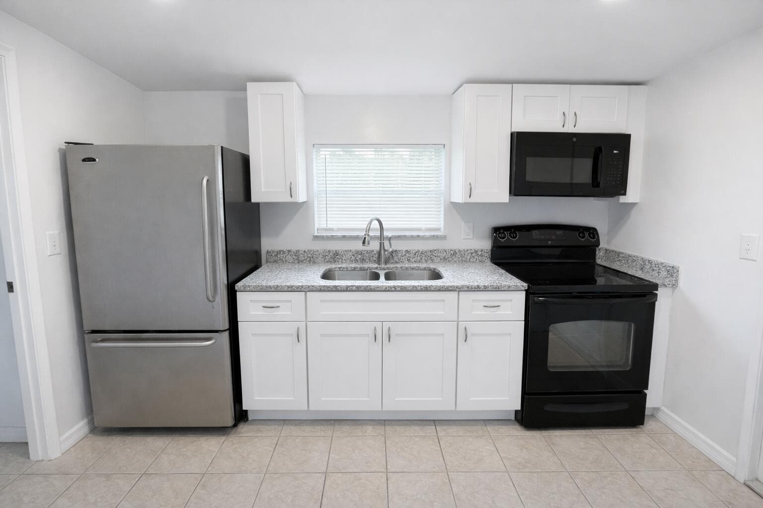 5010 Killarney Avenue B, Fort Pierce, FL 34951 — photo 2 of 8