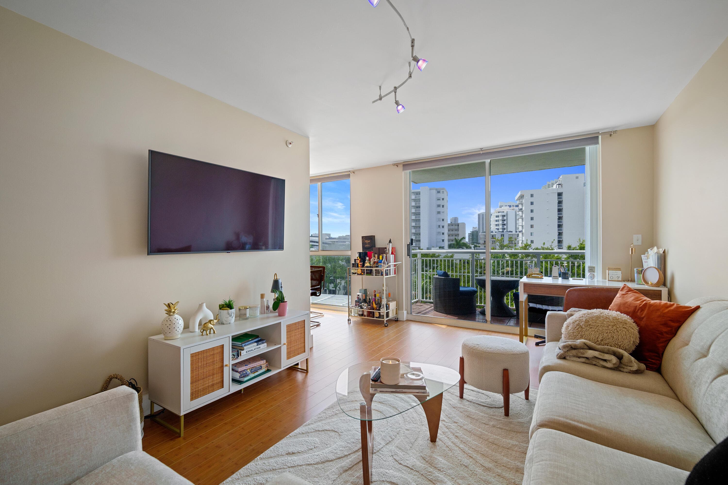 1688 West Avenue 606, Miami Beach, FL 33139 — photo 2 of 27