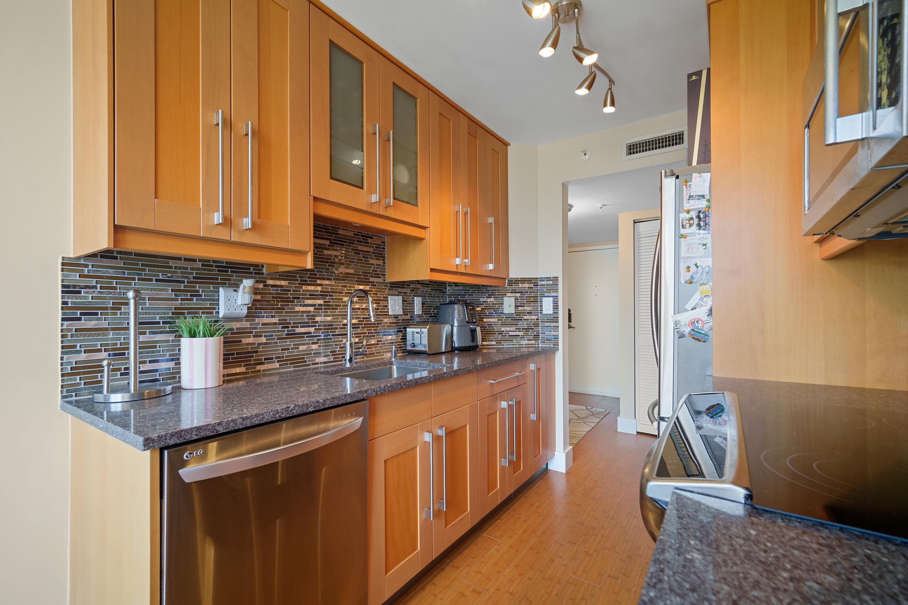 1688 West Avenue 606, Miami Beach, FL 33139 — photo 9 of 27