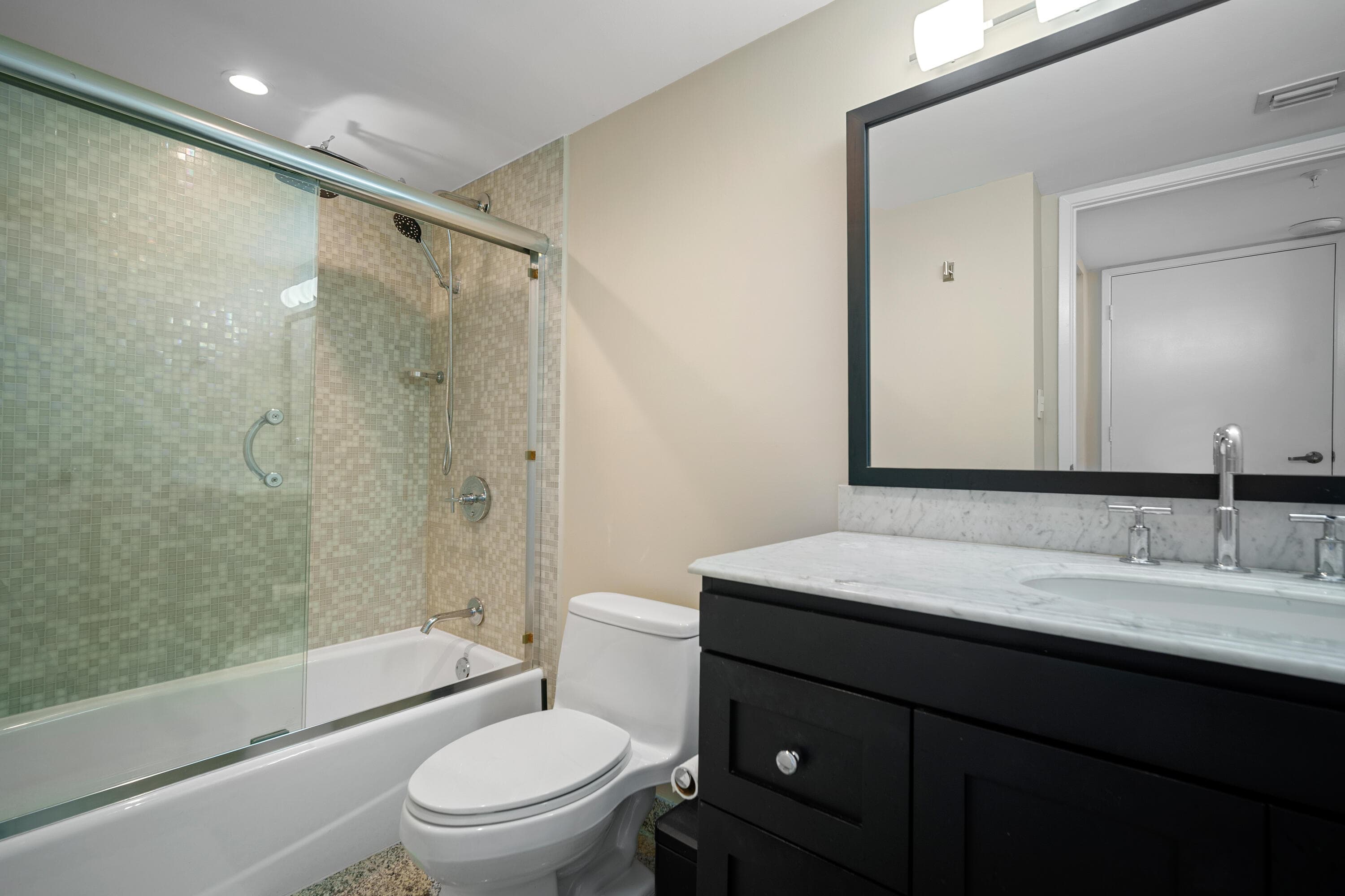 1688 West Avenue 606, Miami Beach, FL 33139 — photo 15 of 27