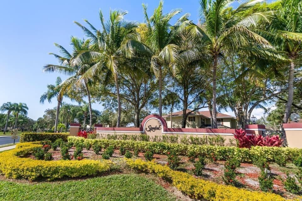 40 Essex Court C, Royal Palm Beach, FL 33411 — photo 1 of 15