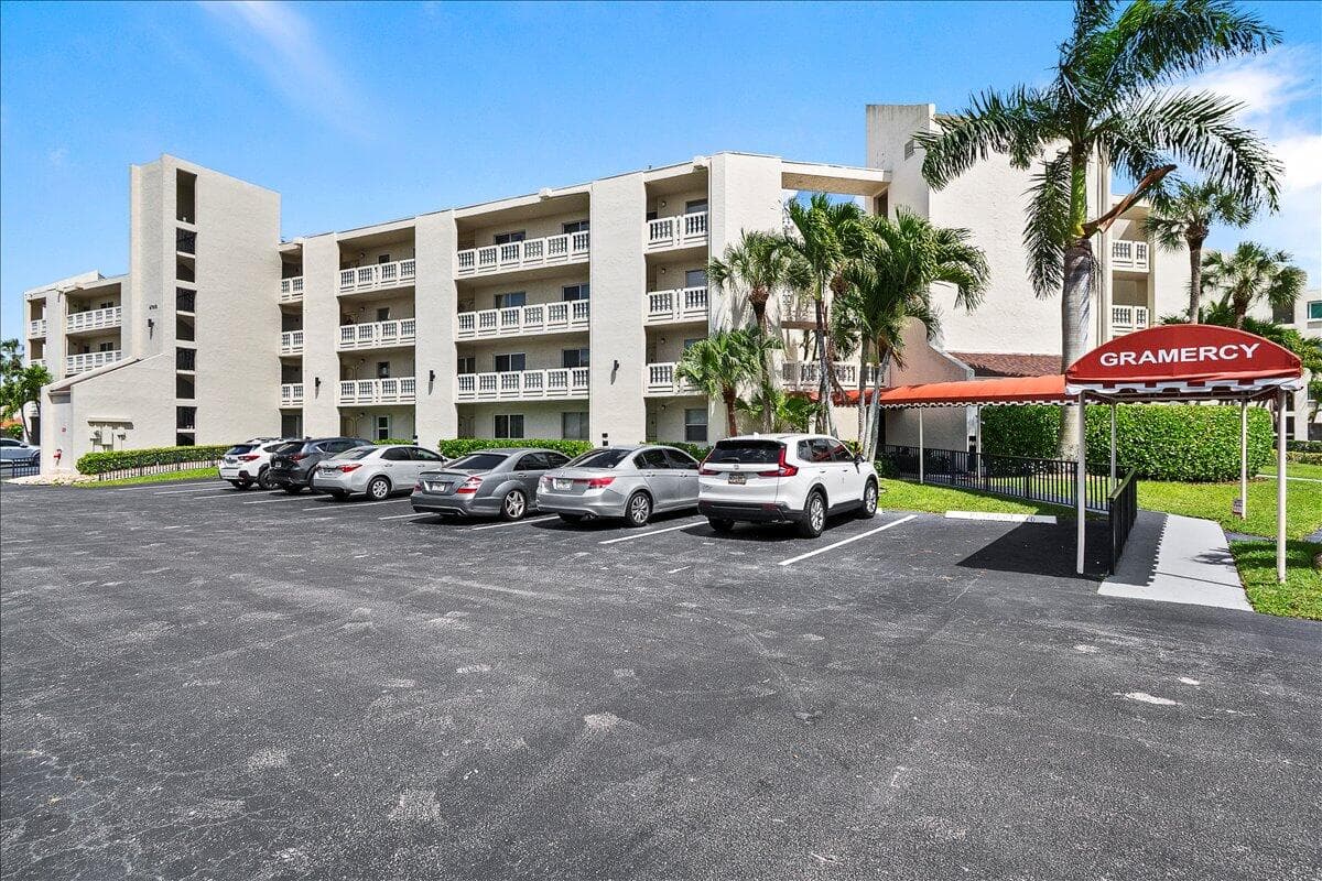 6768 N 10th Avenue 410, Lake Worth, FL 33467 — photo 3 of 37