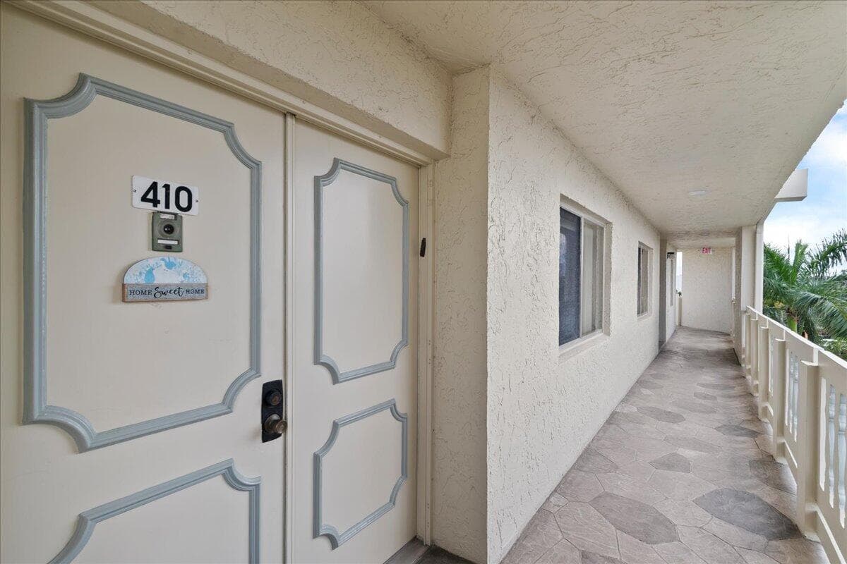 6768 N 10th Avenue 410, Lake Worth, FL 33467 — photo 18 of 37