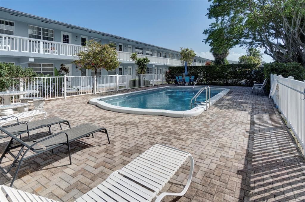 751 Pine Drive 101, Pompano Beach, FL 33060 — photo 4 of 40