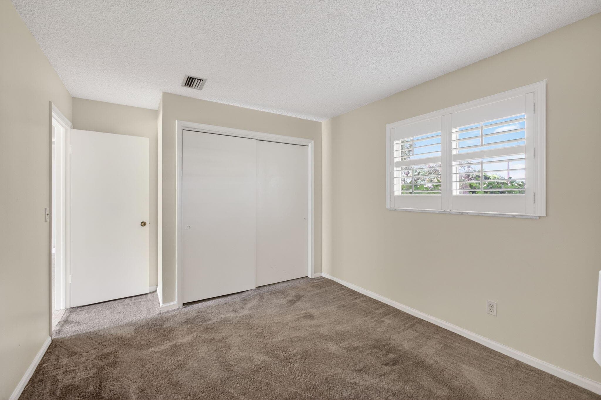 9820 Jonquil Circle N, Palm Beach Gardens, FL 33410 — photo 32 of 51