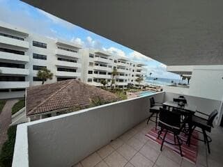 330 SE 20th Avenue 306, Deerfield Beach, FL 33441 — photo 3 of 20