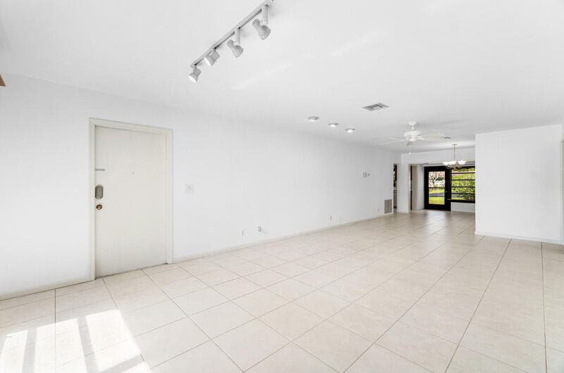 10120 Eaglewood Terrace B, Boynton Beach, FL 33436 — photo 3 of 37